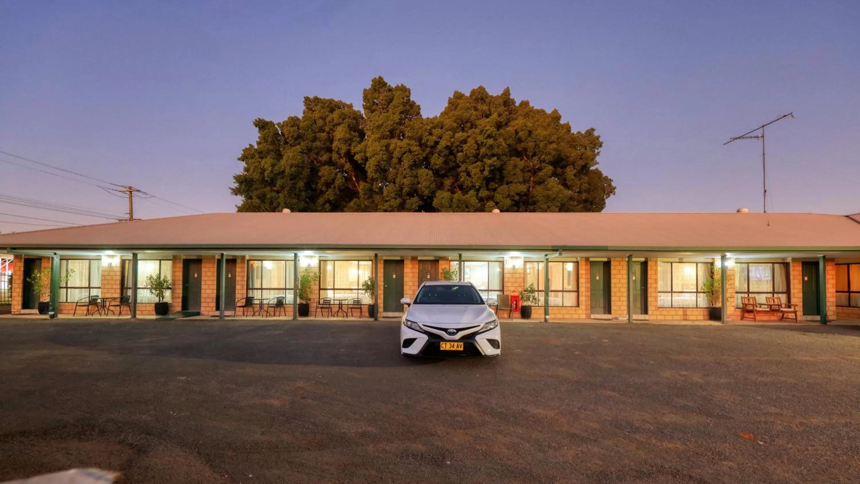 Property building in Darling River Motel