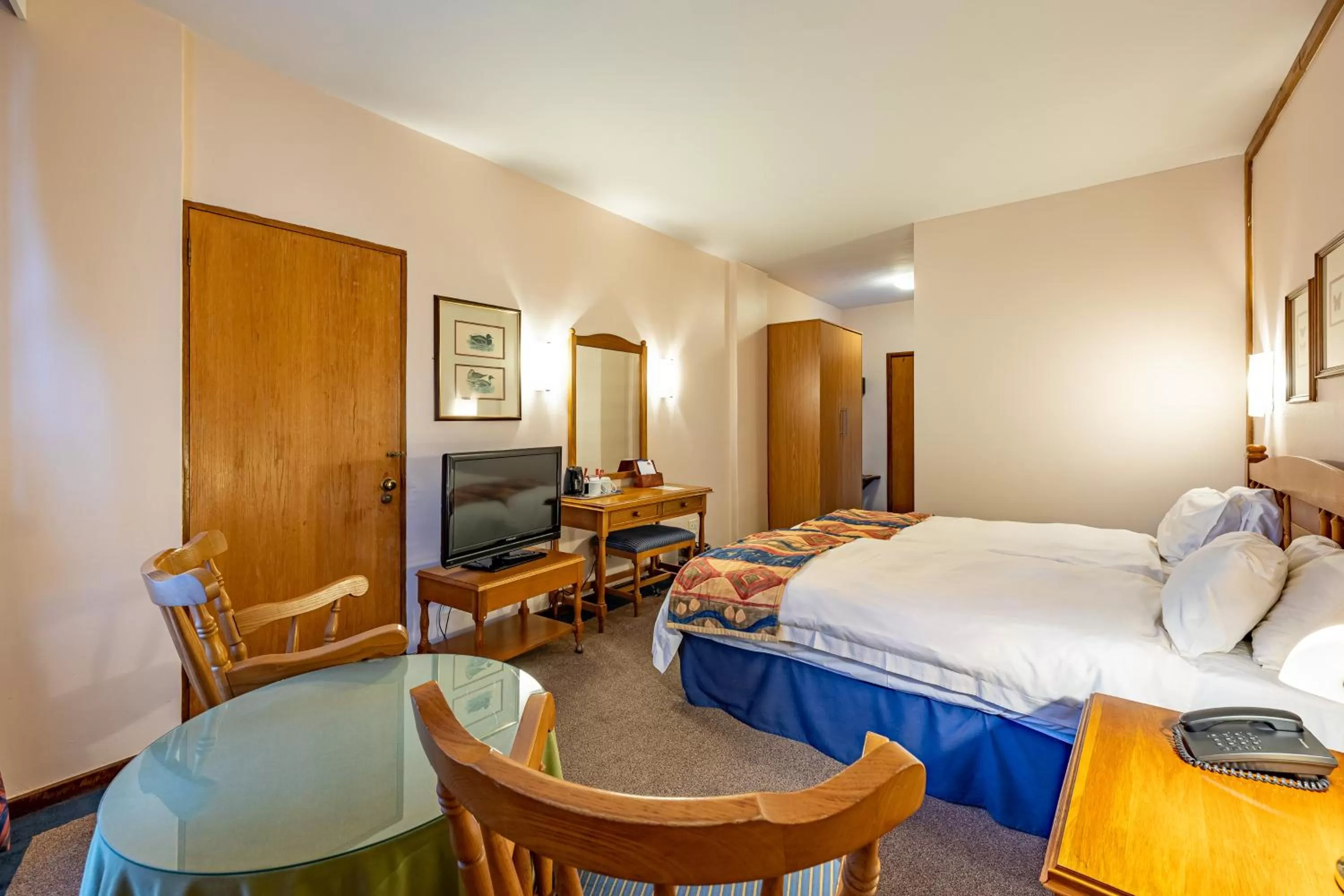 Bed in African Sky Hotels - Pine Lake Inn