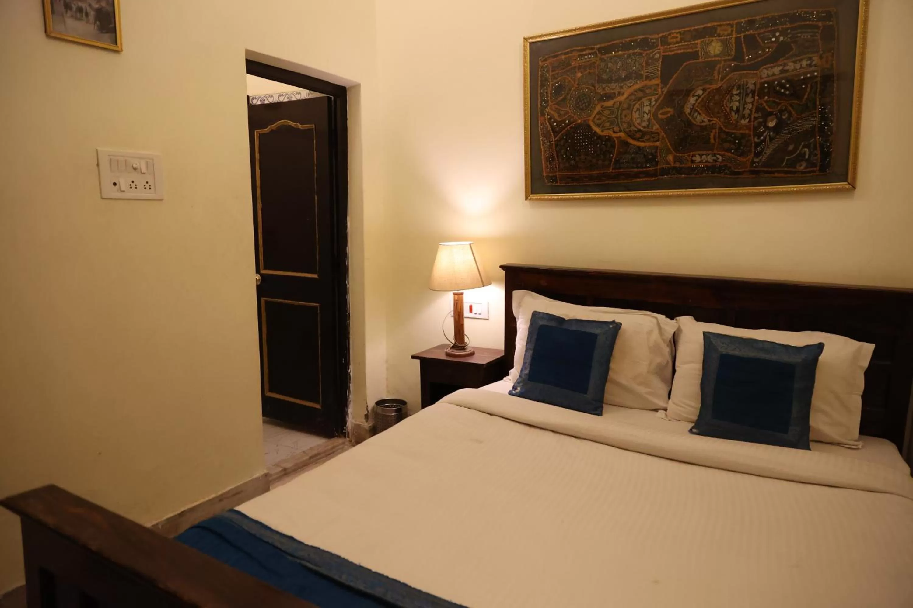 Bed in Hotel Shahi Garh