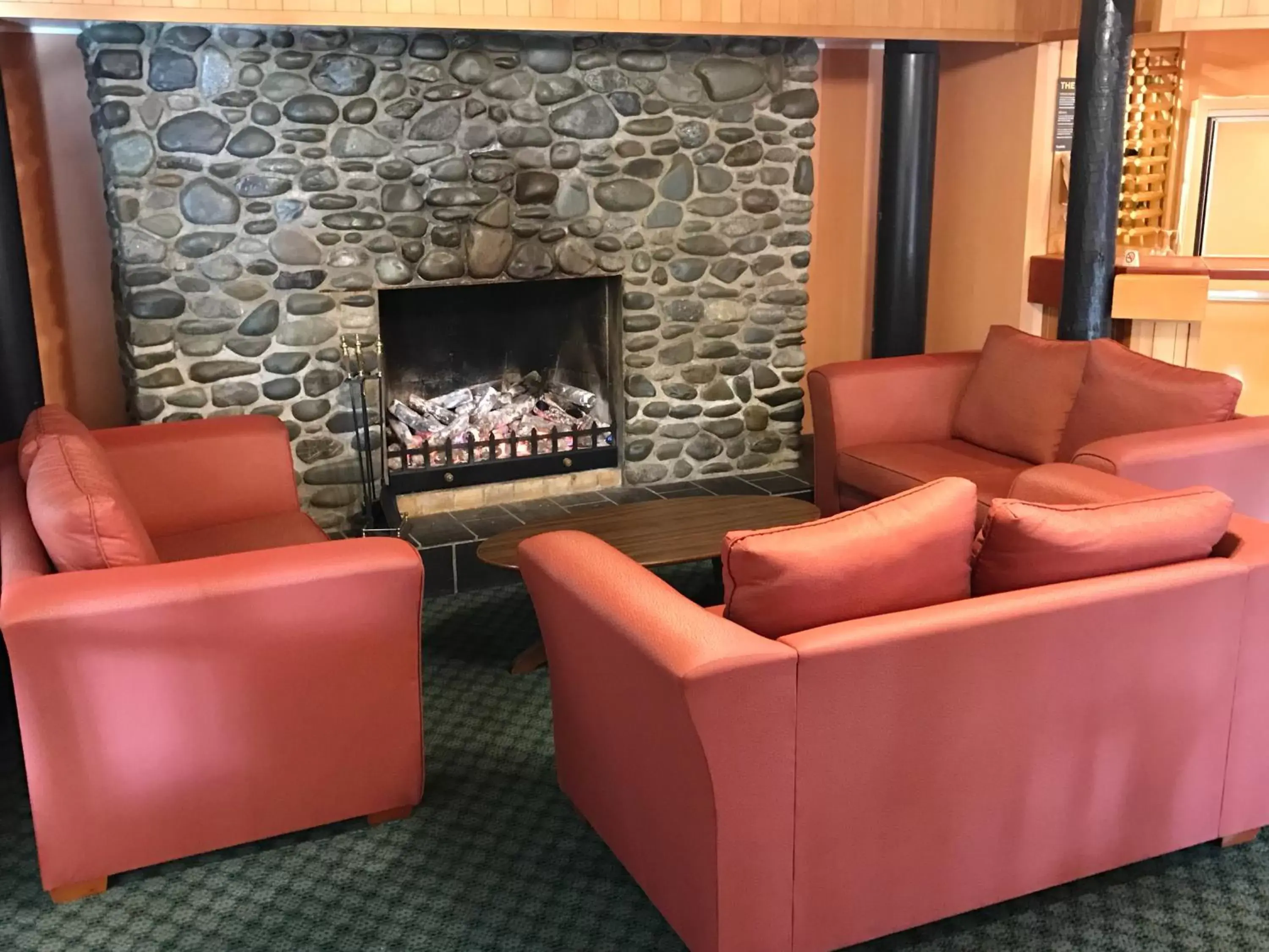 Lounge or bar, Seating Area in The Village Inn Hotel