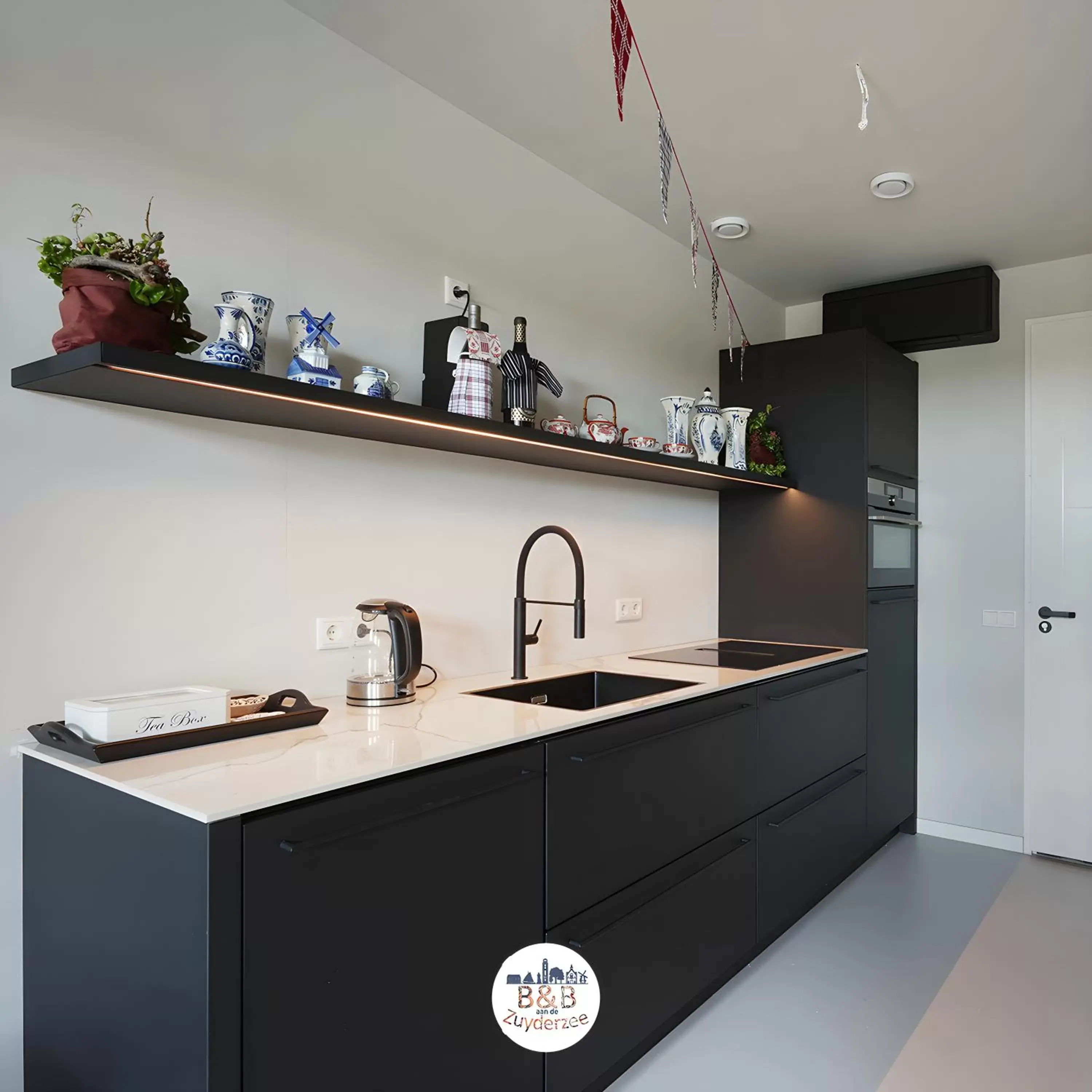 Kitchen or kitchenette, Kitchen/Kitchenette in BB aan de Zuyderzee