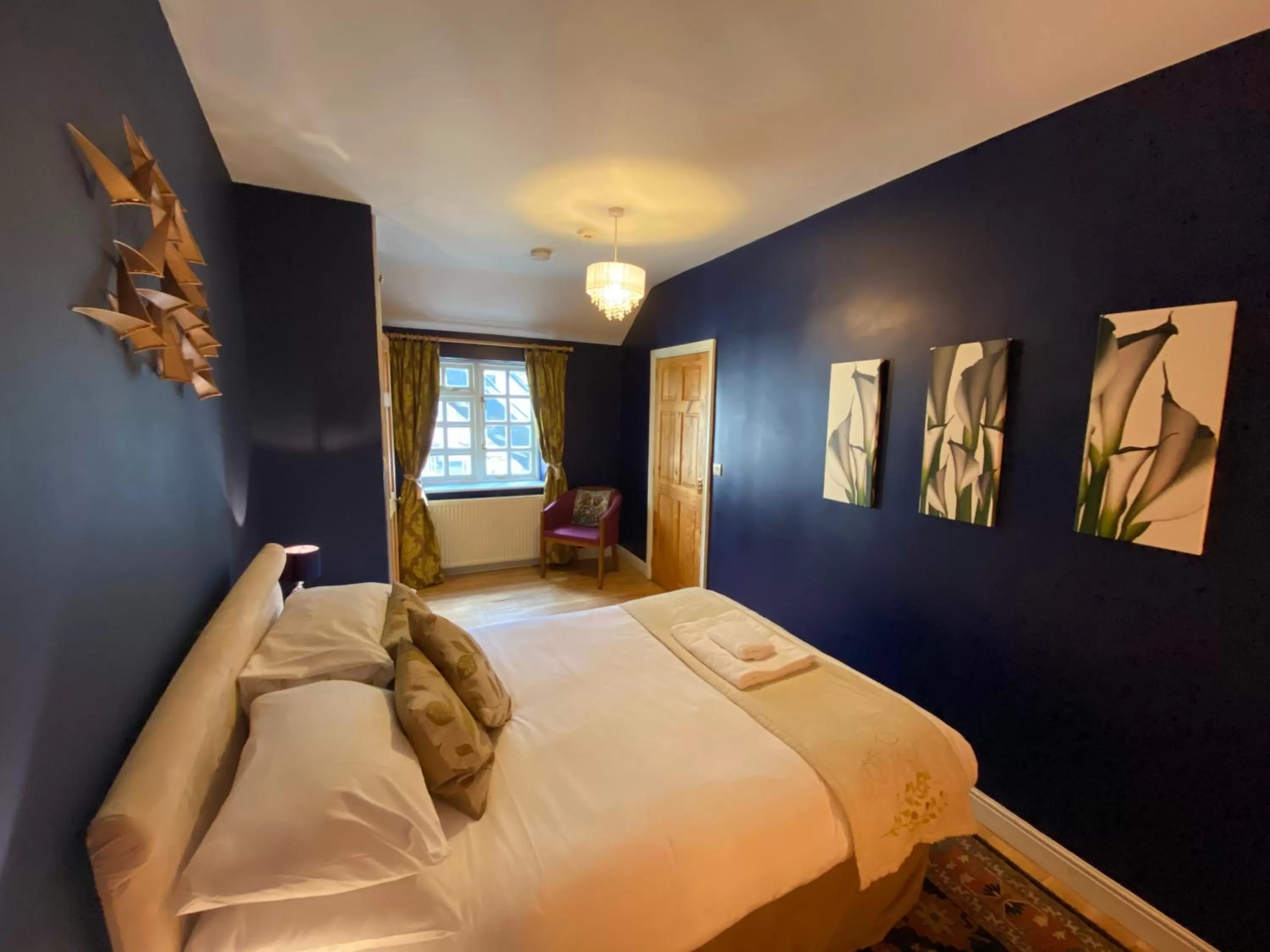 Bedroom in Kings Head Hotel