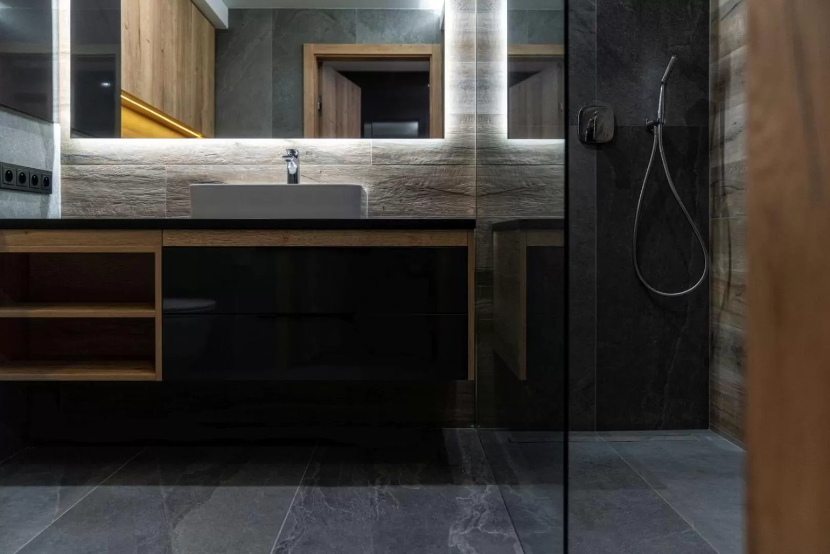 Shower in Hotel META Resort & Vine SPA