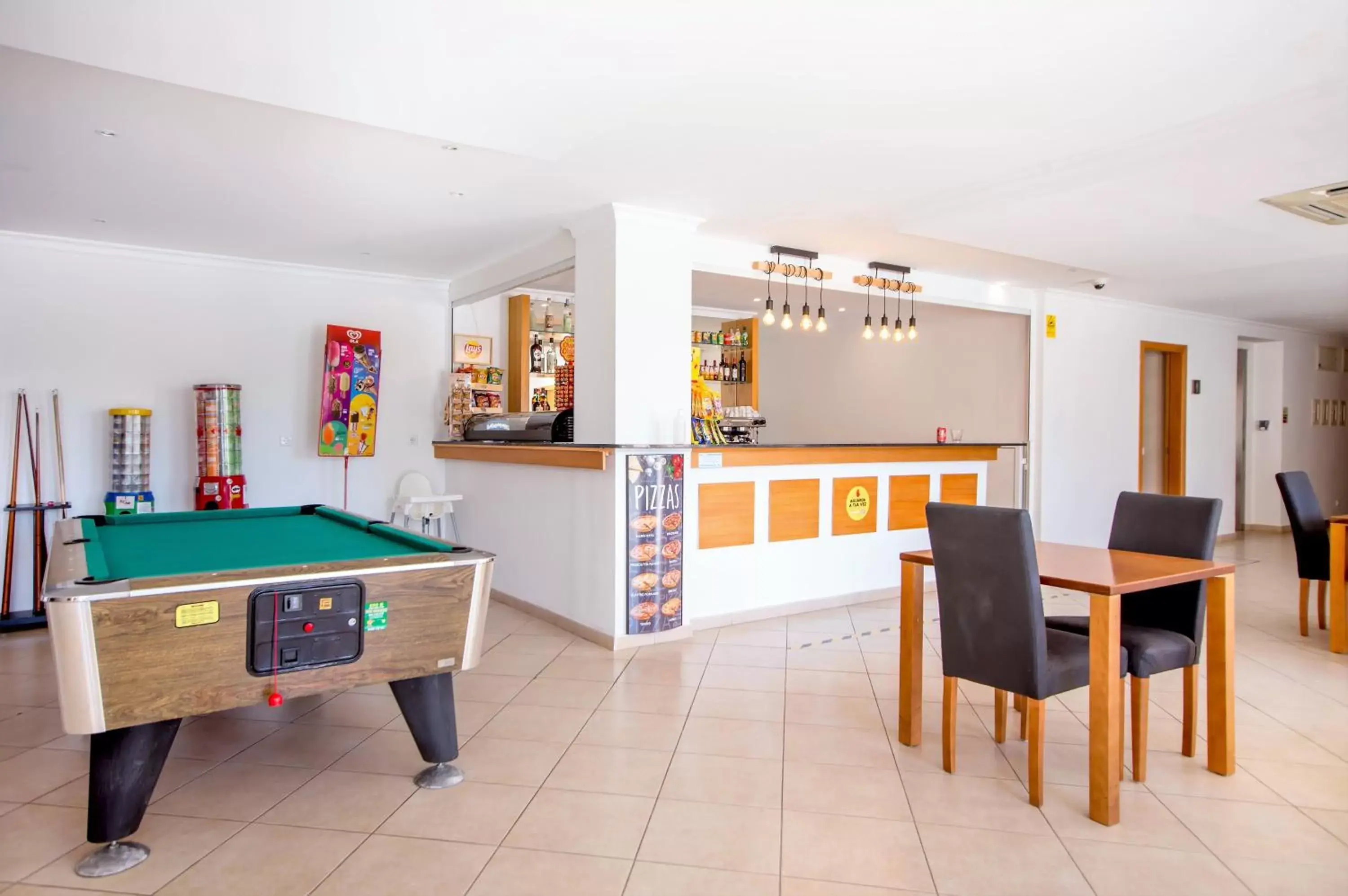 Meals, Billiards in Aquamar Albufeira Moon Dream