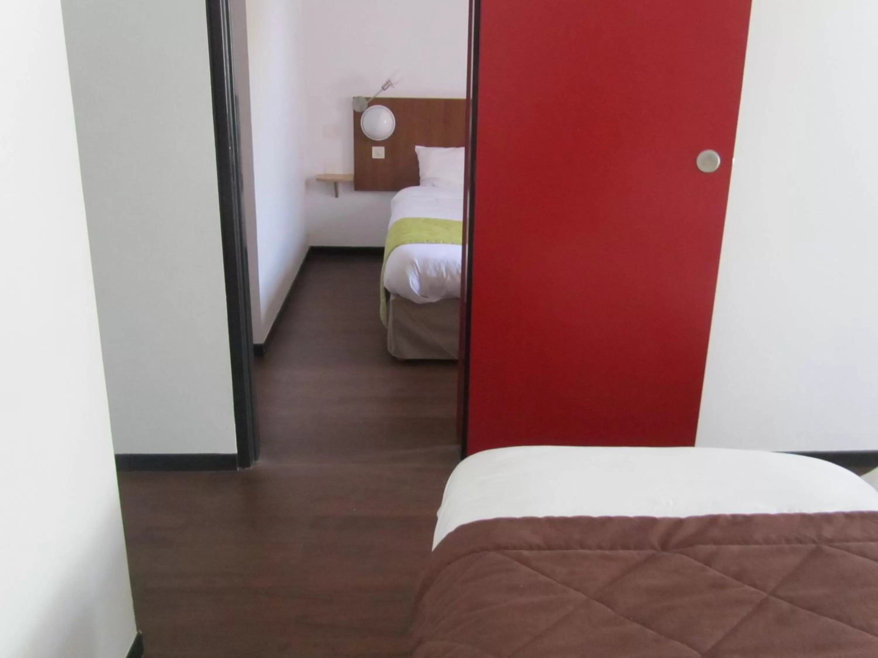 Photo of the whole room, Bed in Hôtel - Restaurant Le Saint Joseph