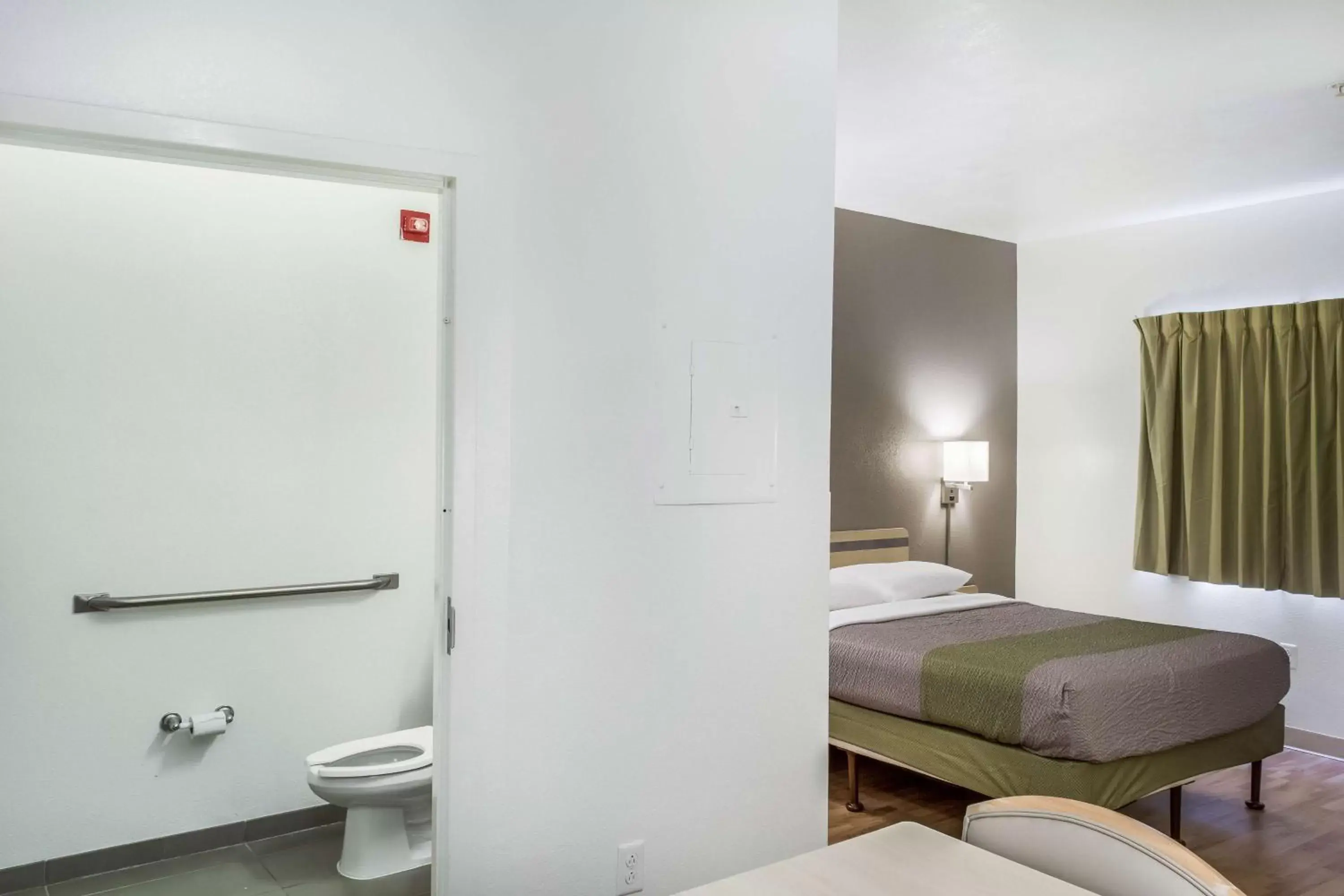 Bedroom, Bathroom in Motel 6 Fishers, In - Indianapolis