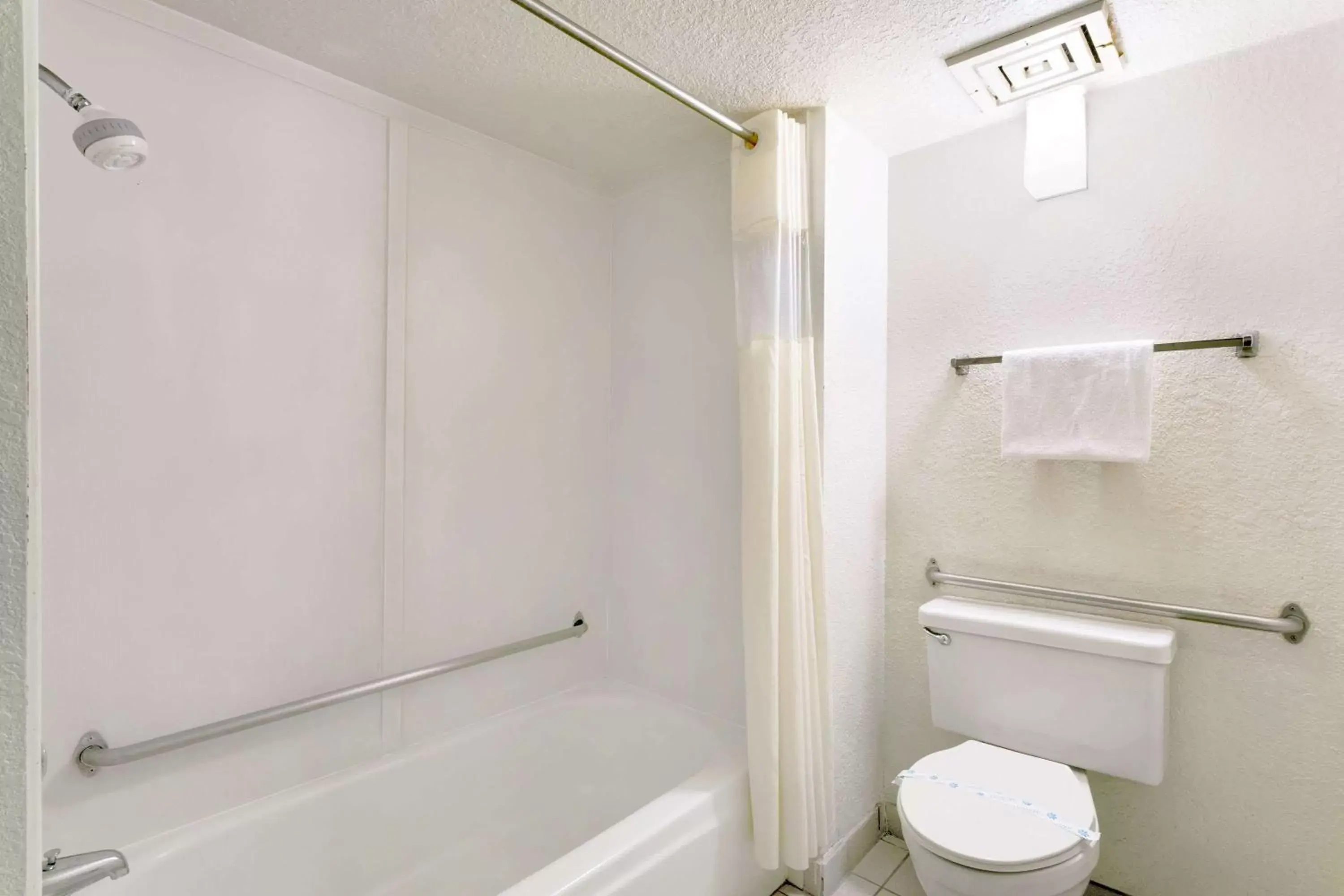 Bathroom in Days Inn & Suites by Wyndham Needles