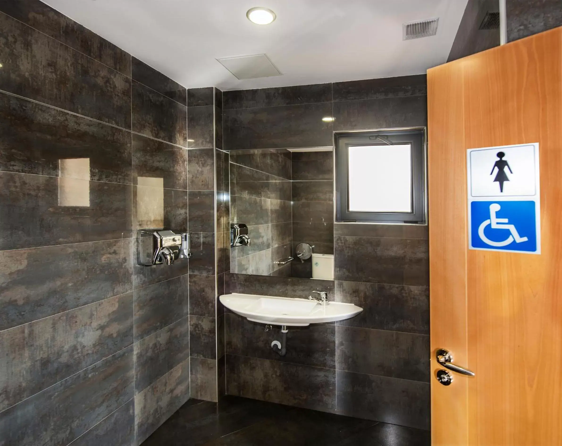 Bathroom in Hotel Puerta de la Santa