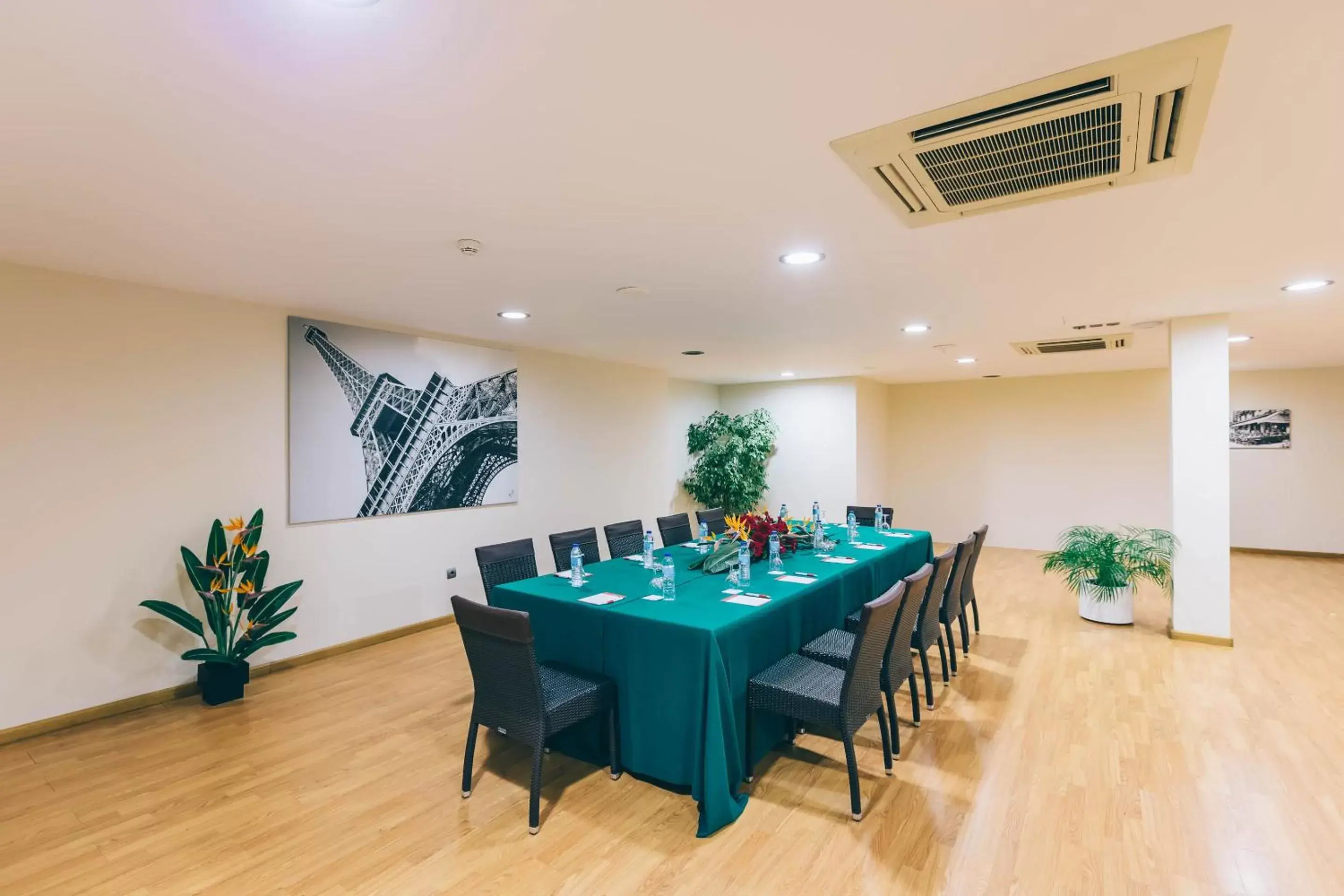 Meeting/conference room in Muthu Raga Madeira Hotel