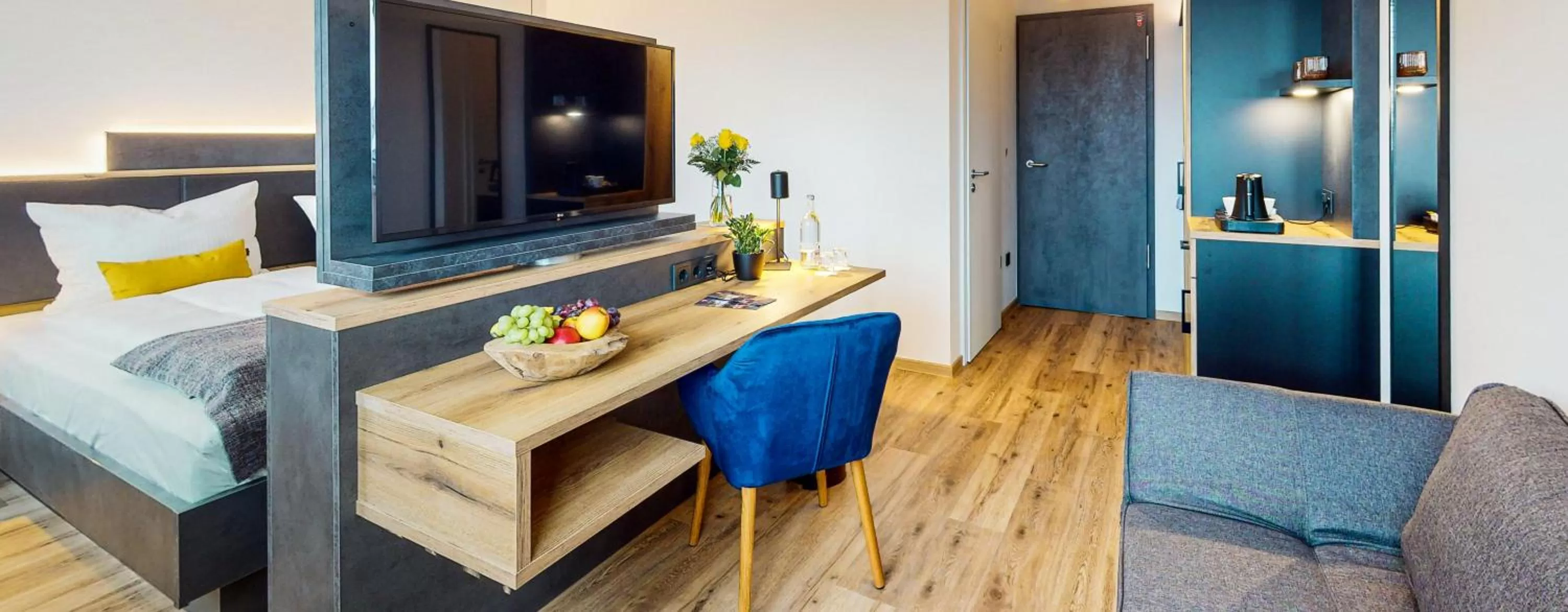 Photo of the whole room, Bed in Point 7 Hotel