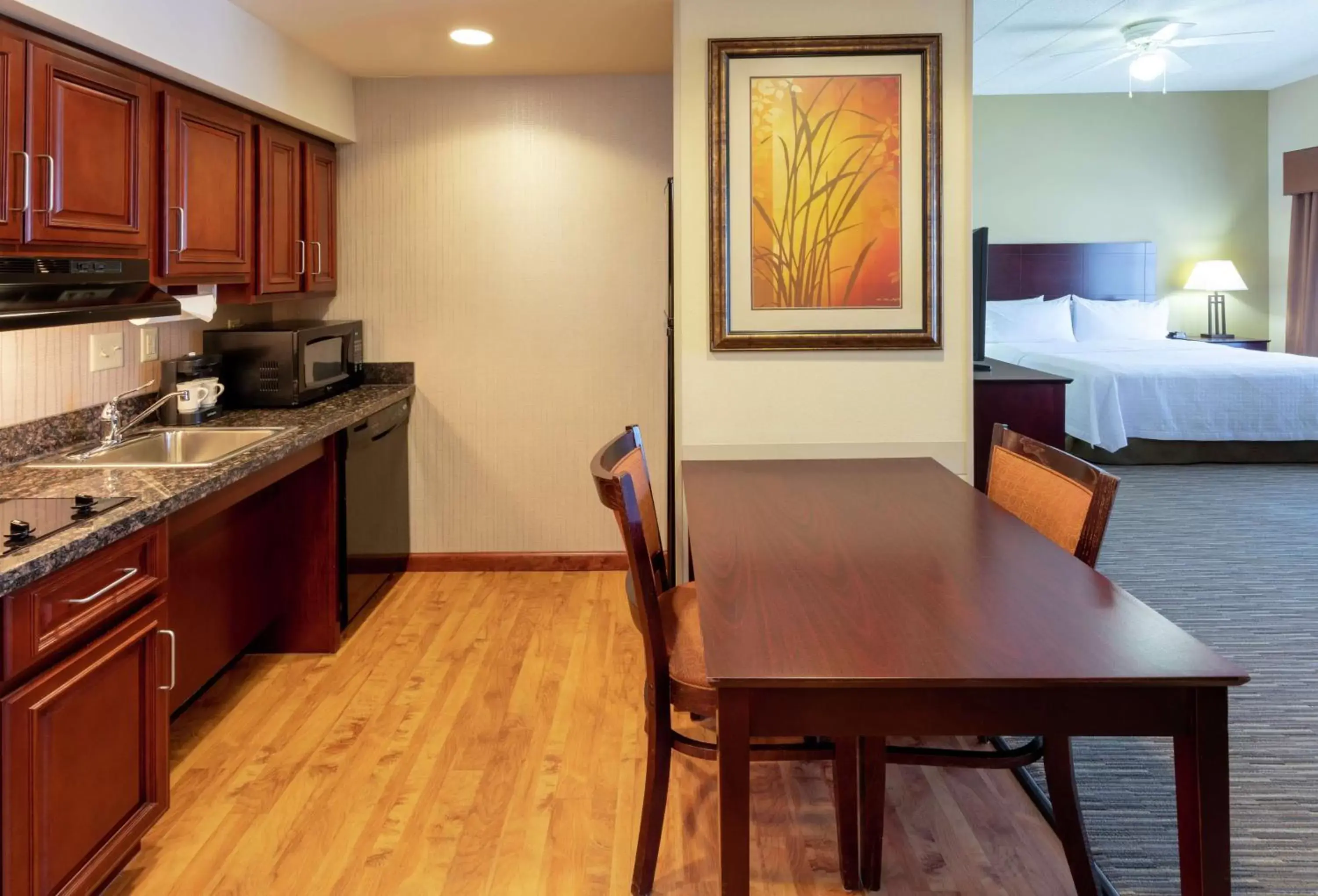Bedroom, Kitchen/Kitchenette in Homewood Suites by Hilton Minneapolis - Saint Louis Park at West End