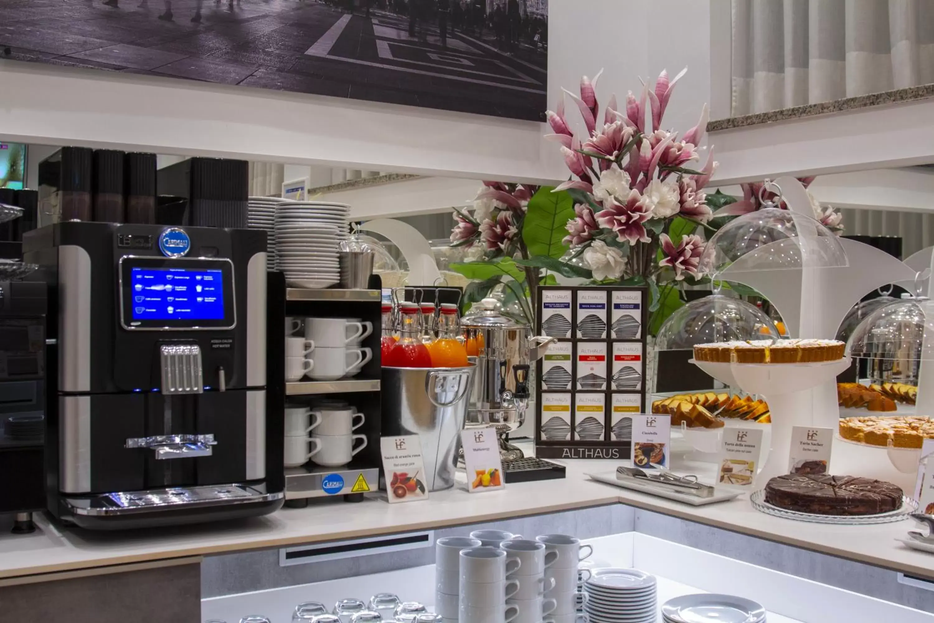 Coffee/tea facilities in Hotel Flora