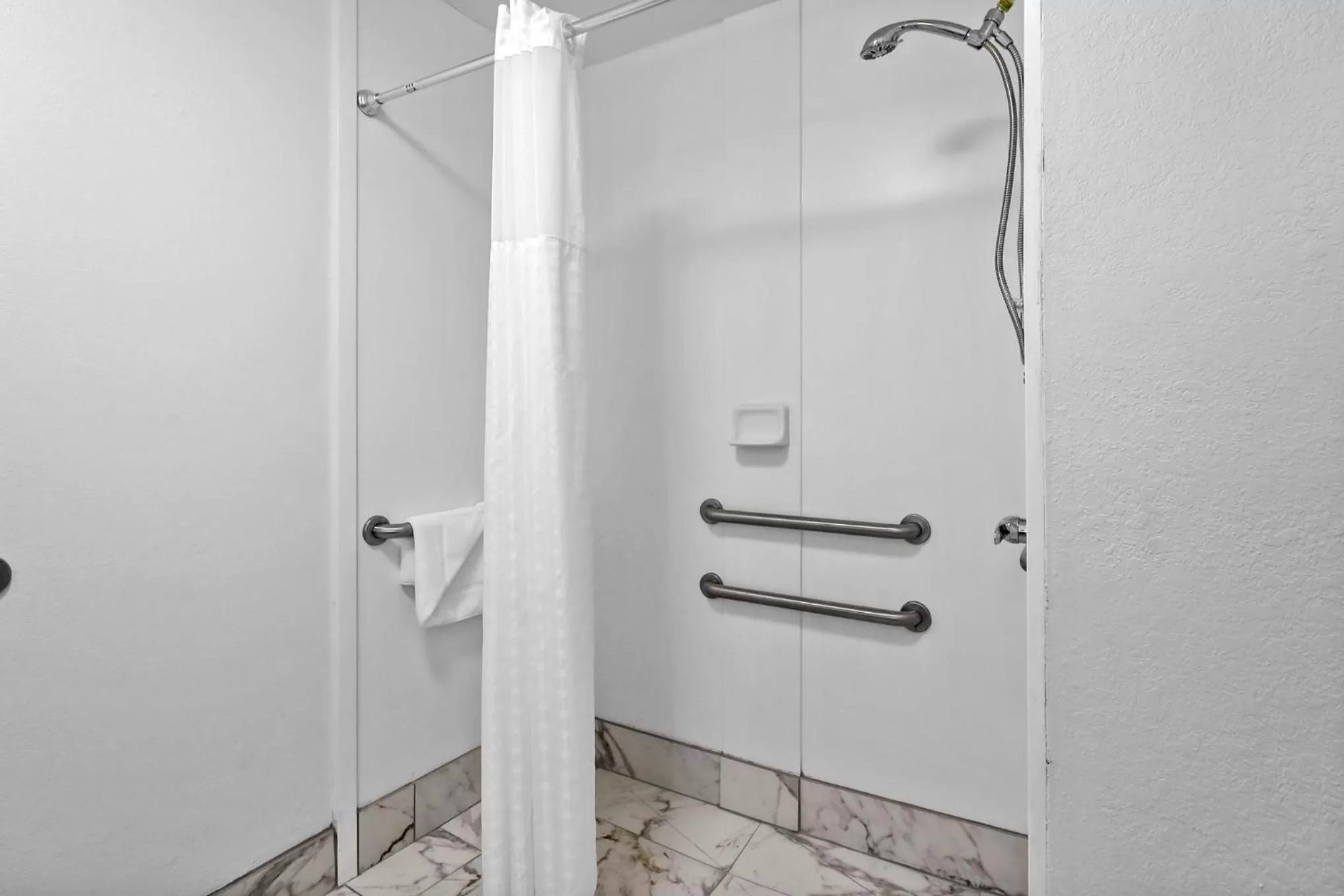 Shower in La Quinta by Wyndham Atlanta South - Newnan