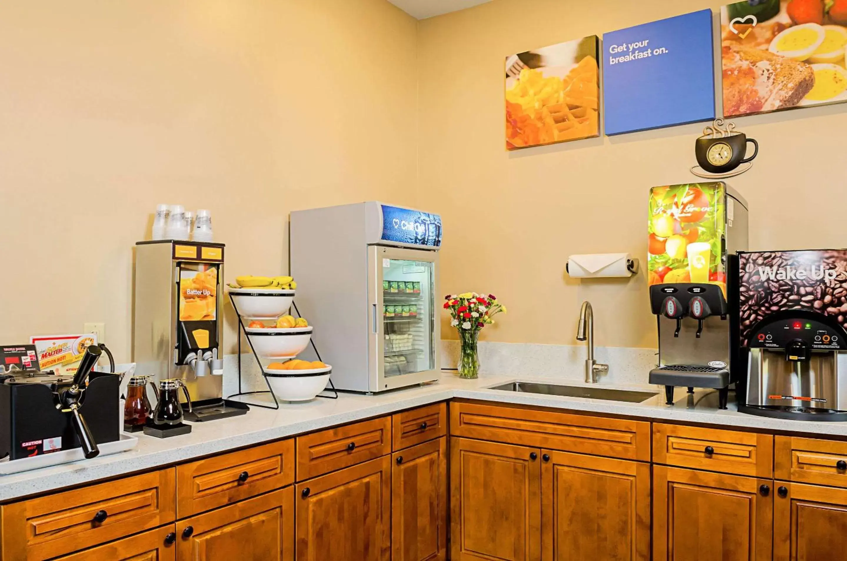 Restaurant/places to eat, Kitchen/Kitchenette in Comfort Inn Monterey Peninsula Airport