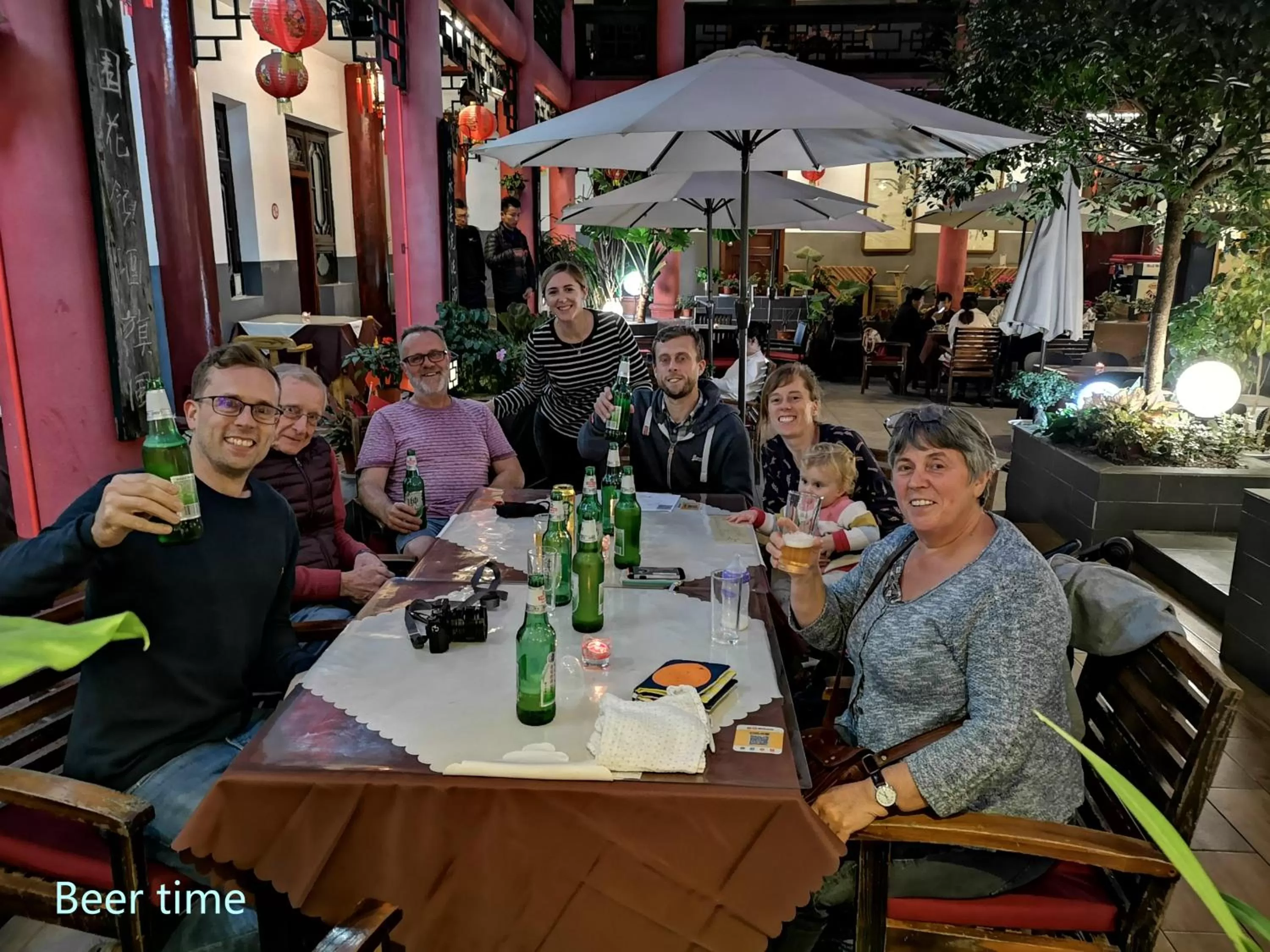 Restaurant/places to eat in Wenjun Courtyard Hotel---3mins walk from Tonghuimen metro station ,next to People`s Park, fluent English service ,travel agency