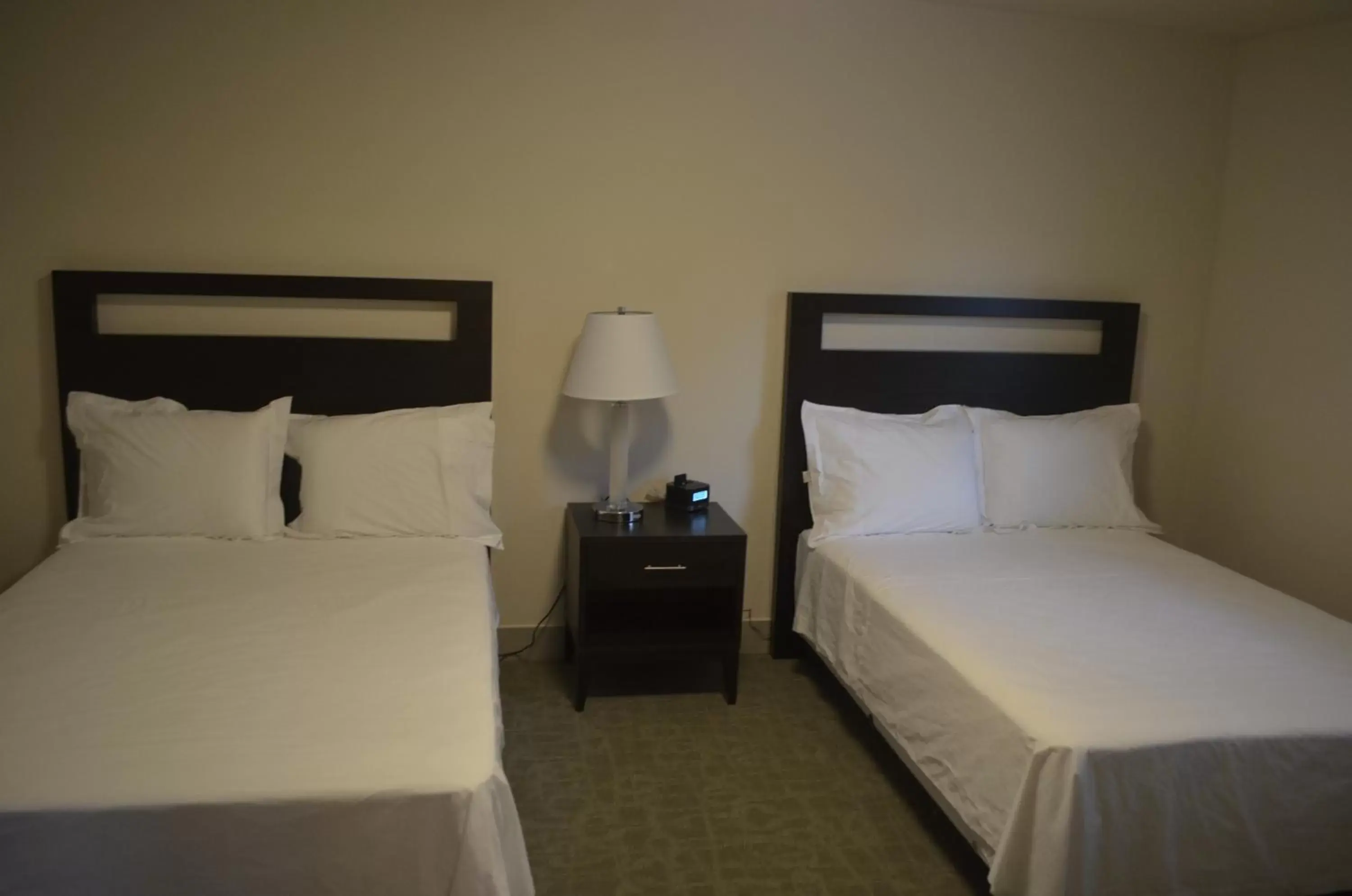 Bedroom, Bed in Basalt Mountain Inn