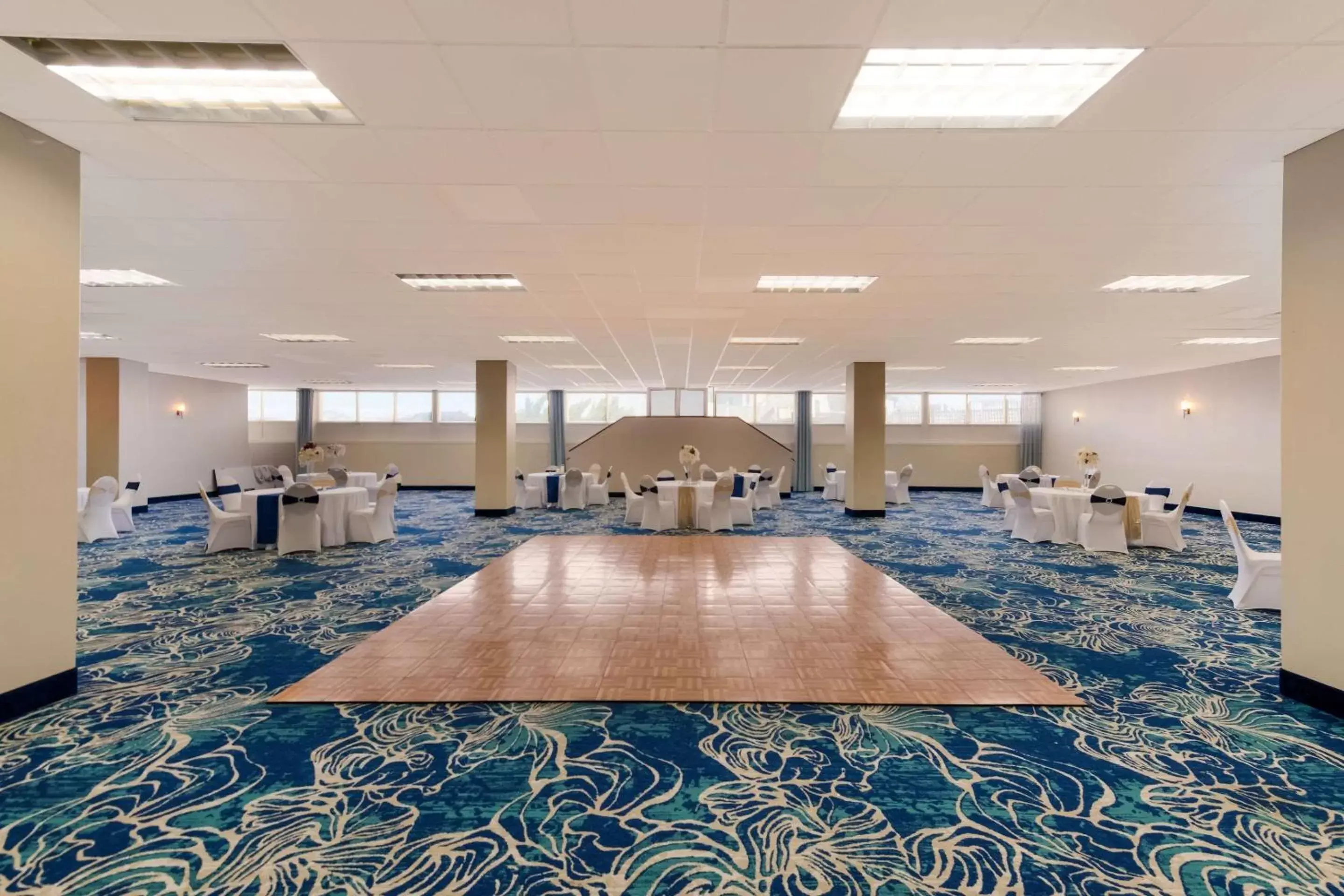 Meeting/conference room, Banquet Facilities in Comfort Inn South Oceanfront
