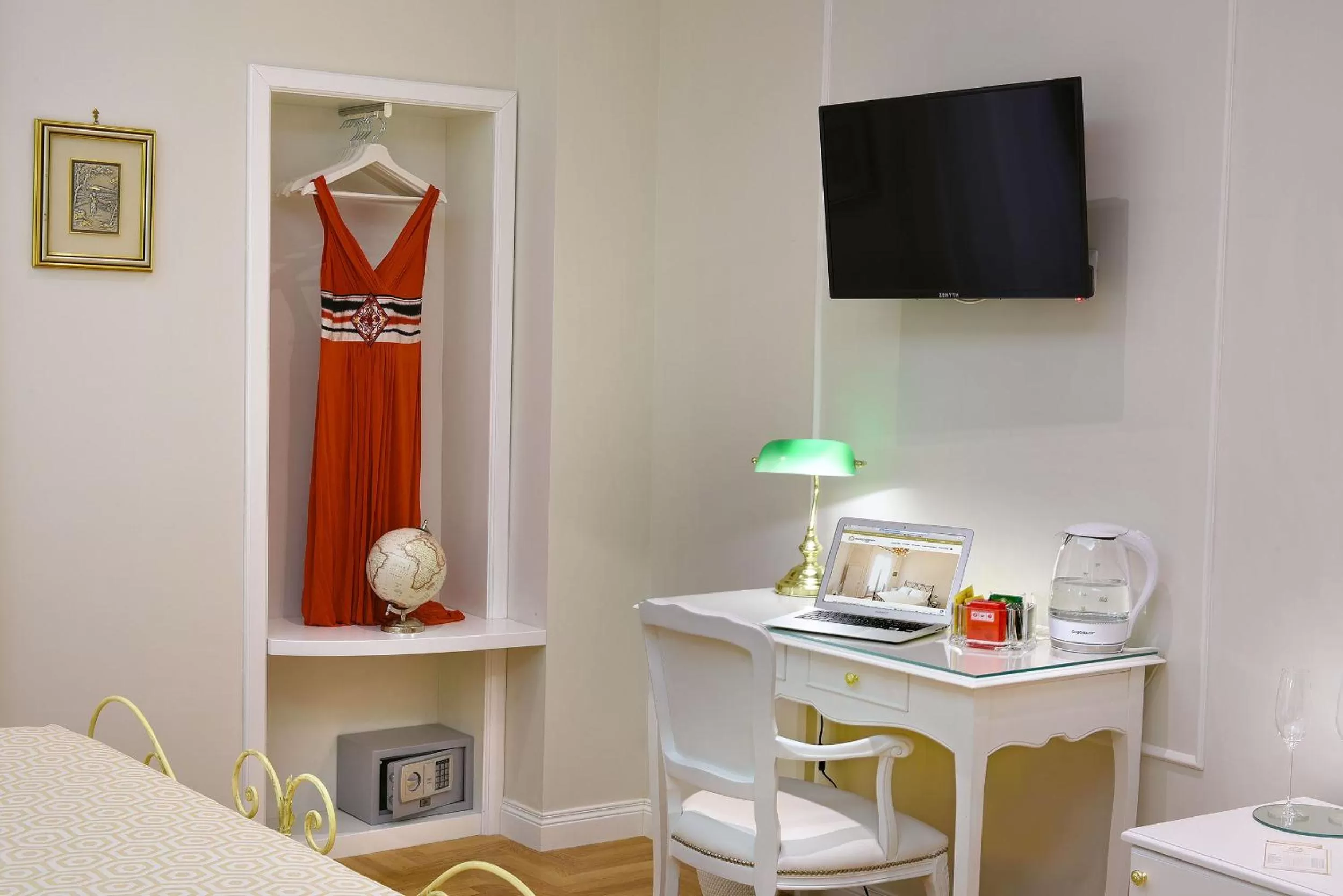 TV and multimedia in Residenza Borbonica