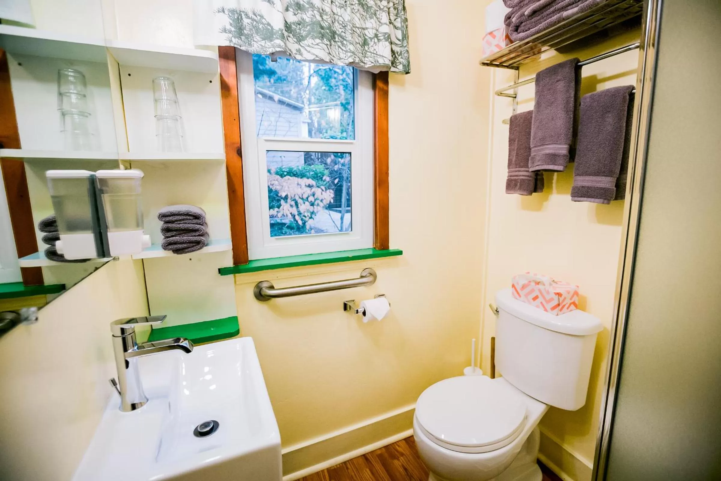 Deluxe Queen Room in Outside Inn