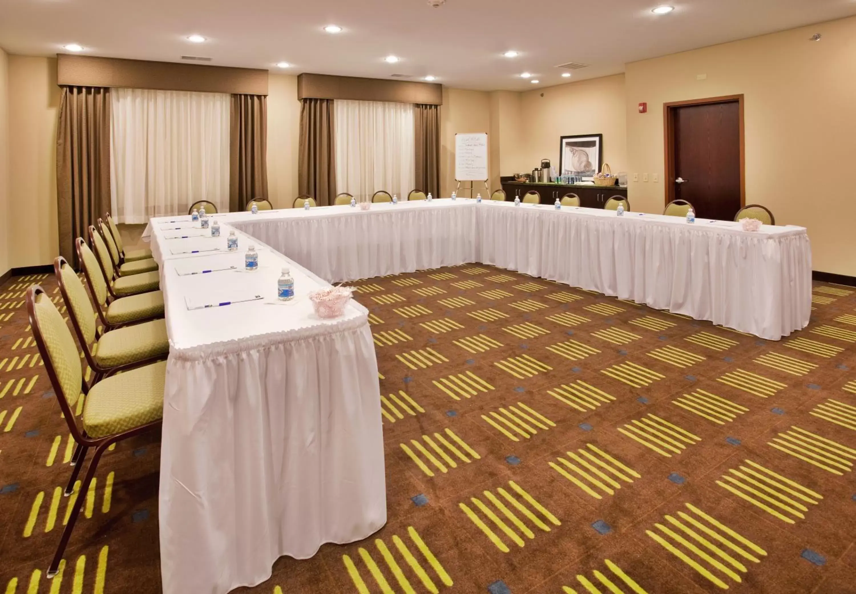 Meeting/conference room in Holiday Inn Express Hotel & Suites St. Charles, an IHG Hotel
