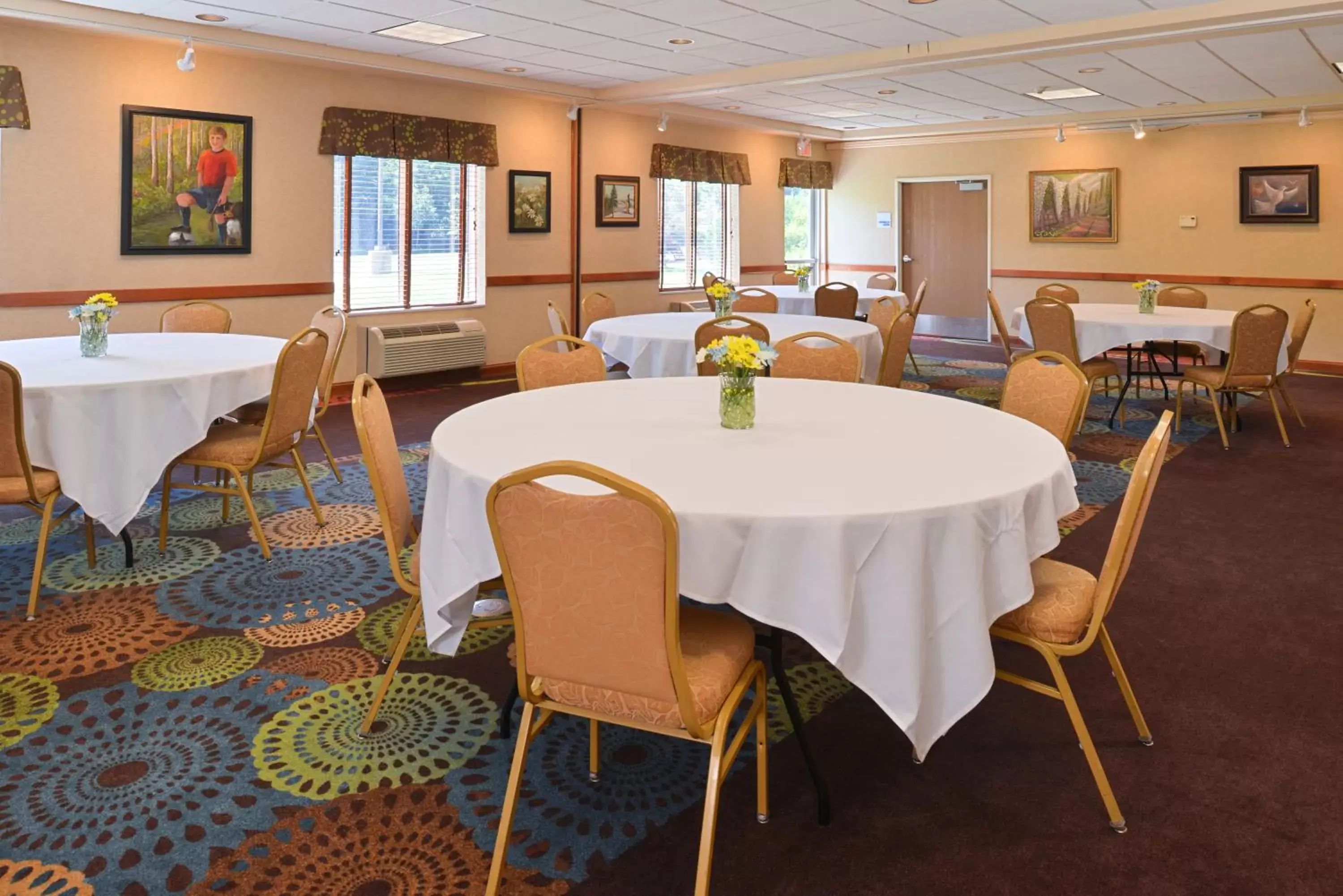 Meeting/conference room, Restaurant/Places to Eat in Holiday Inn Express St Croix Valley, an IHG Hotel