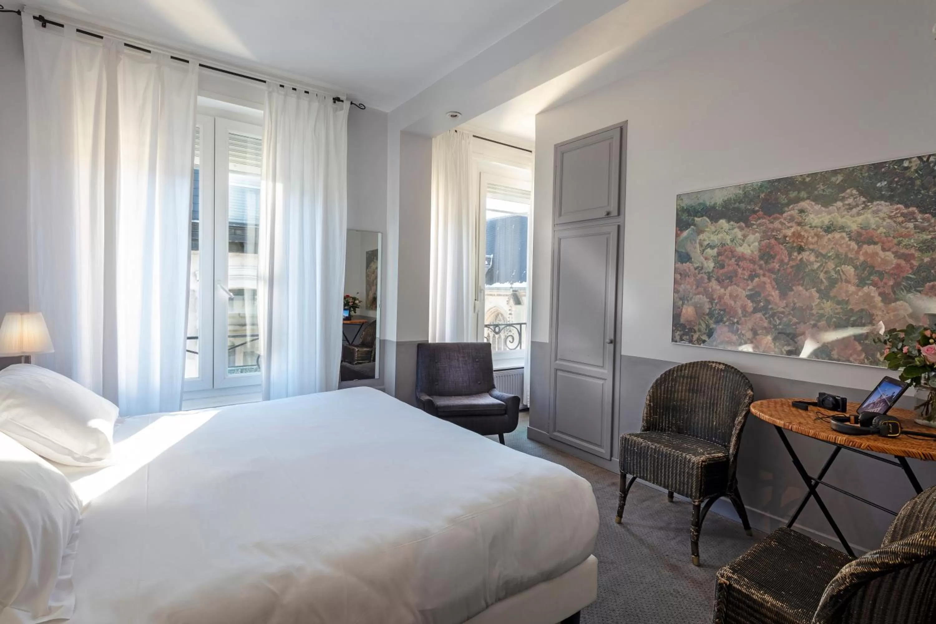 Photo of the whole room, Bed in Brueghel