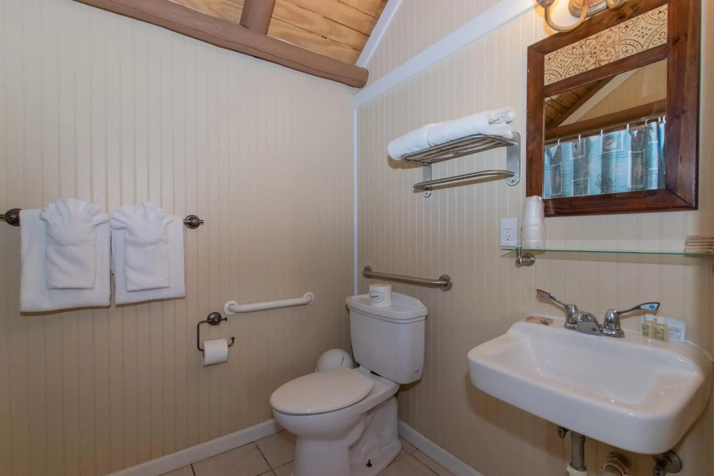 Bathroom in Sunset Cove Beach Resort