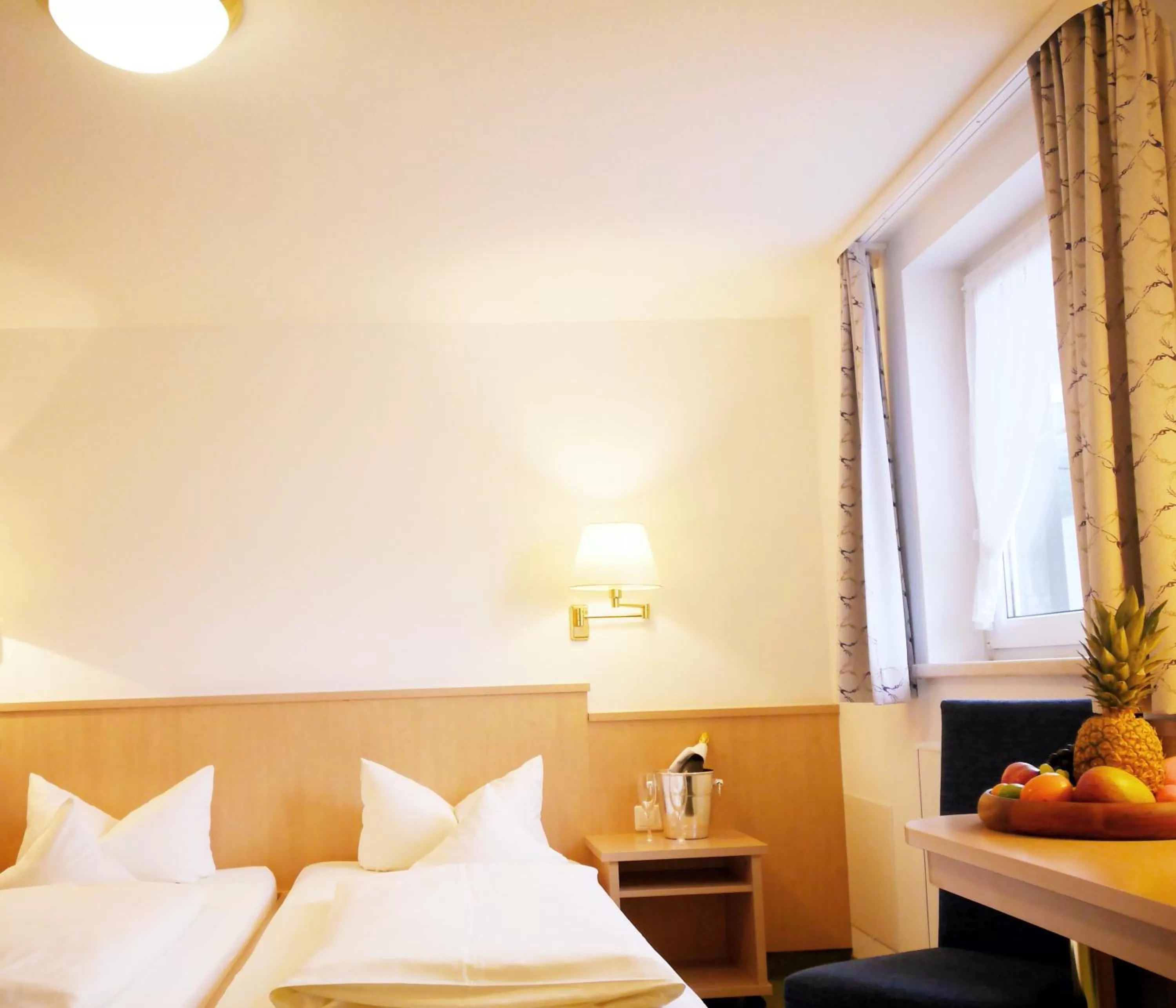 Photo of the whole room, Bed in Berghotel Zollersteighof