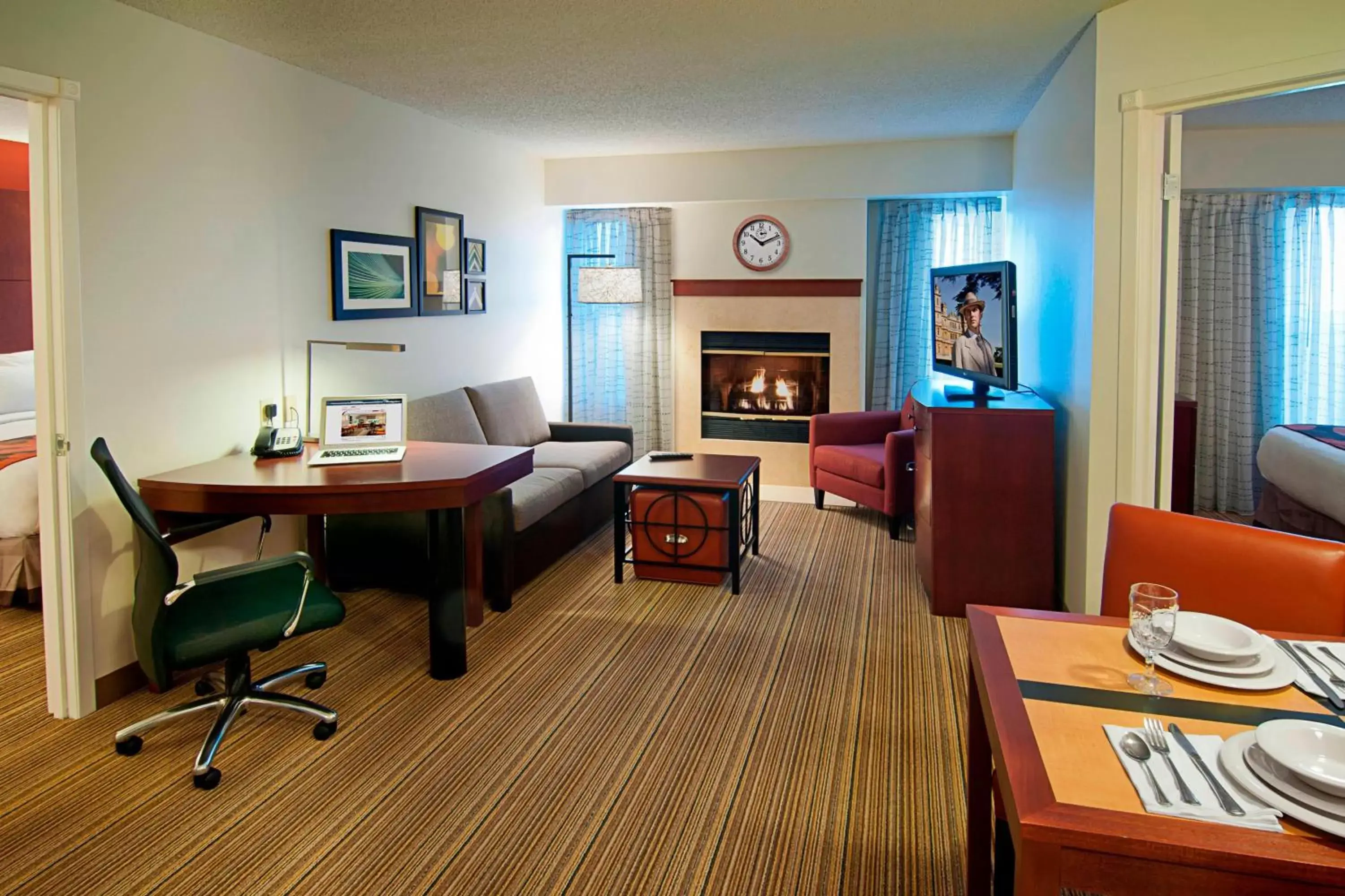 Bedroom, TV/Entertainment Center in Residence Inn Sioux Falls