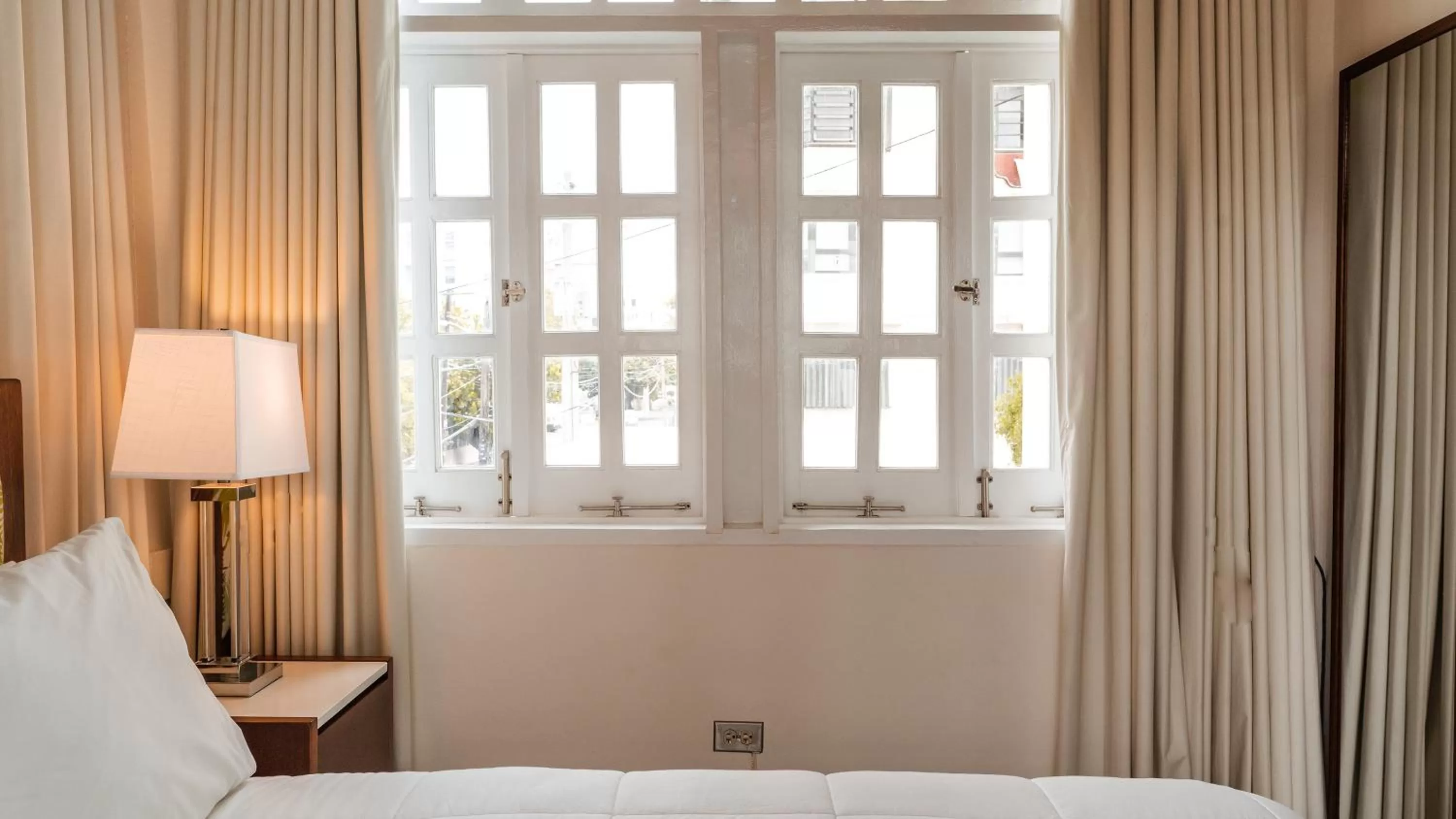 View (from property/room), Bed in Casa Wilson Inn