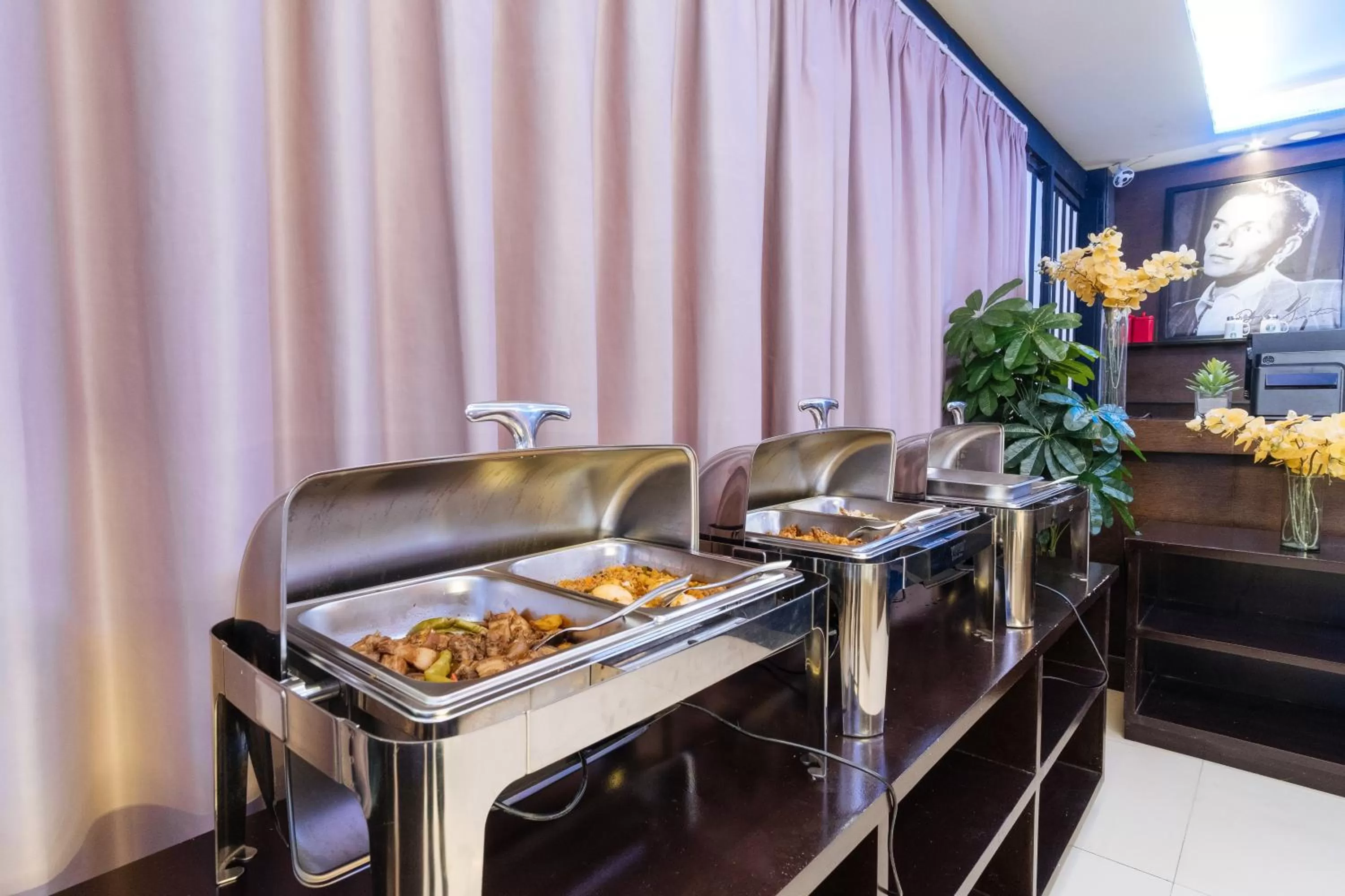 Restaurant/places to eat in Northpointe Residences