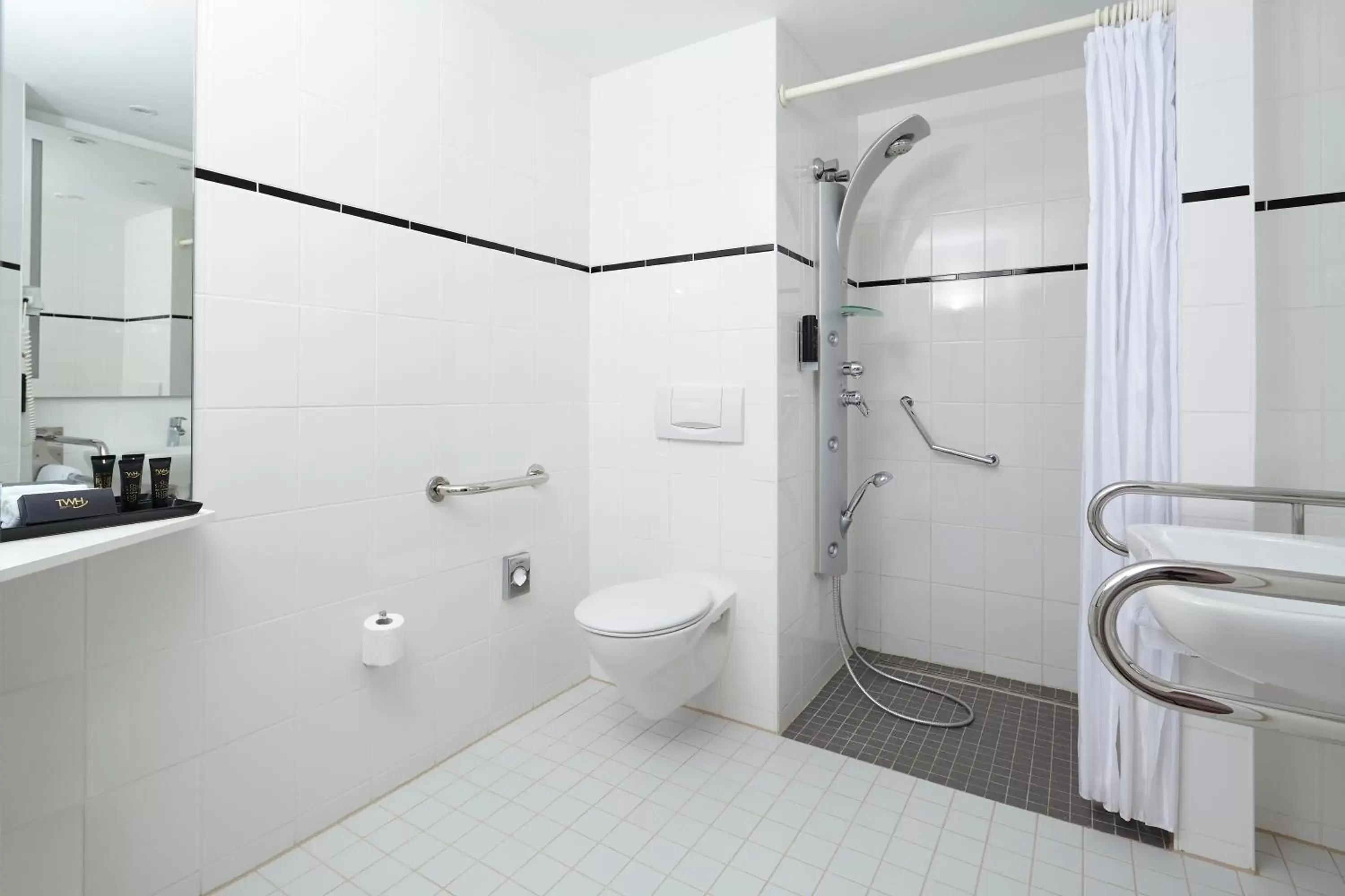 Shower, Bathroom in Trans World Hotel Kranichhöhe