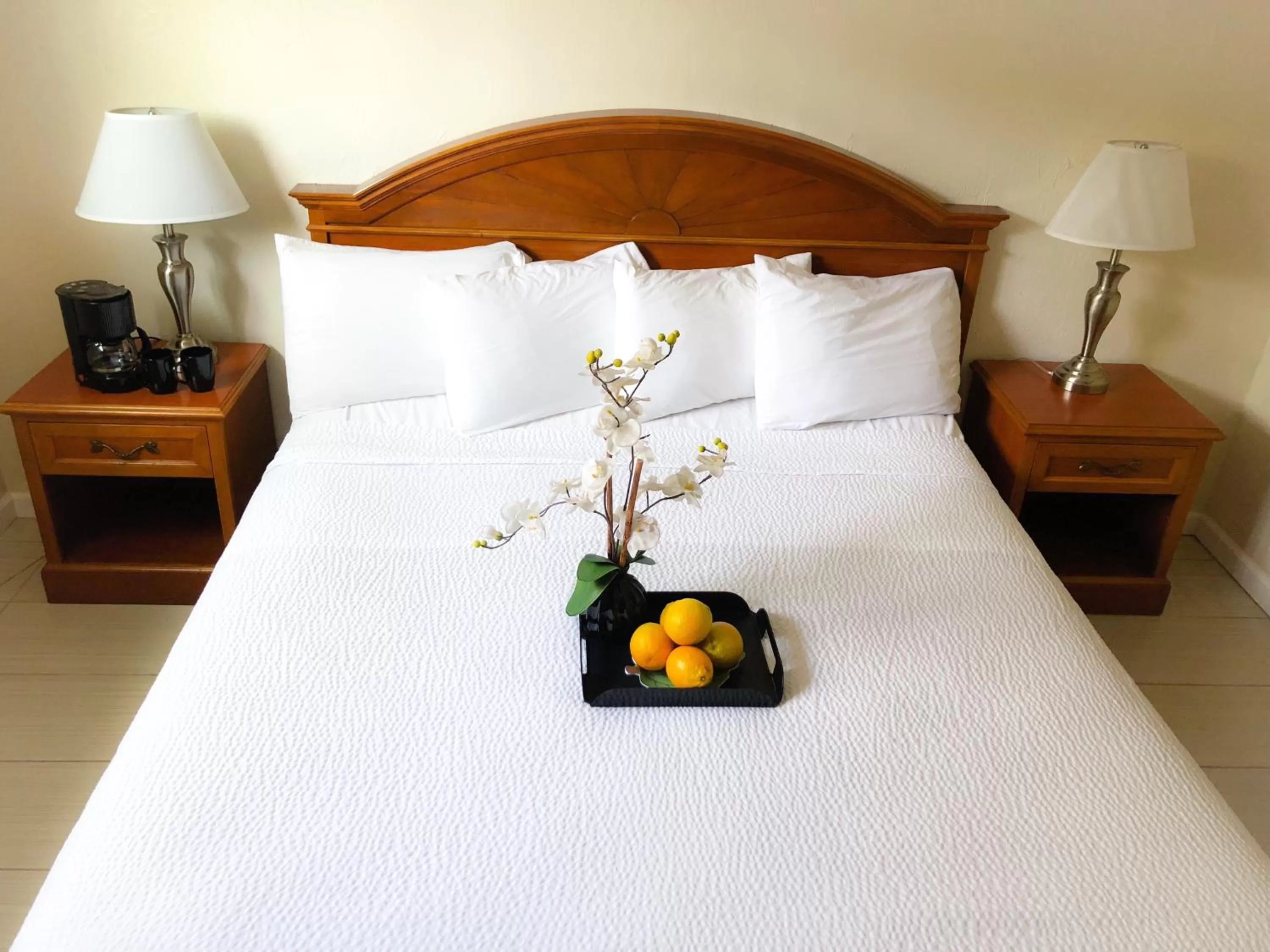 Bed in Americas Best Value Inn Loma Lodge