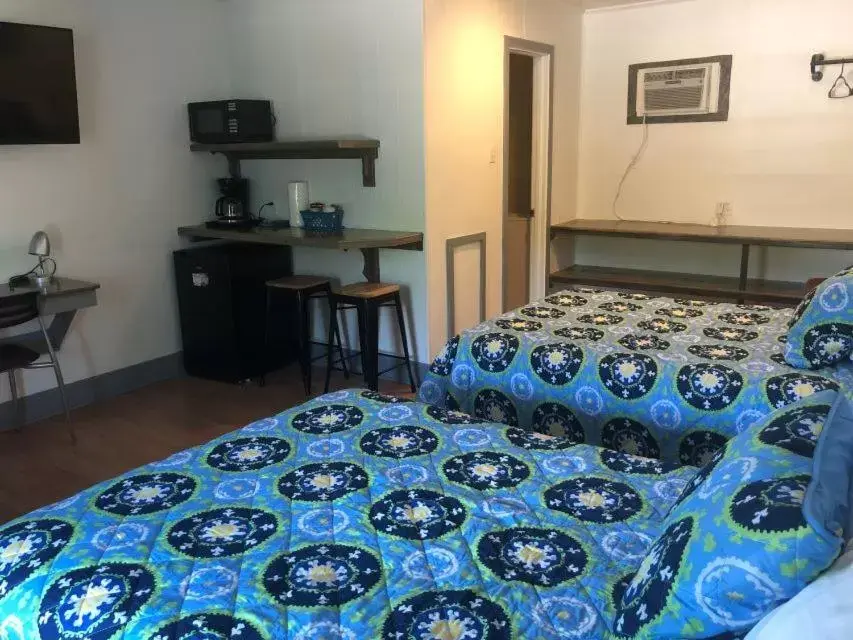 Photo of the whole room, Bed in Swell Motel