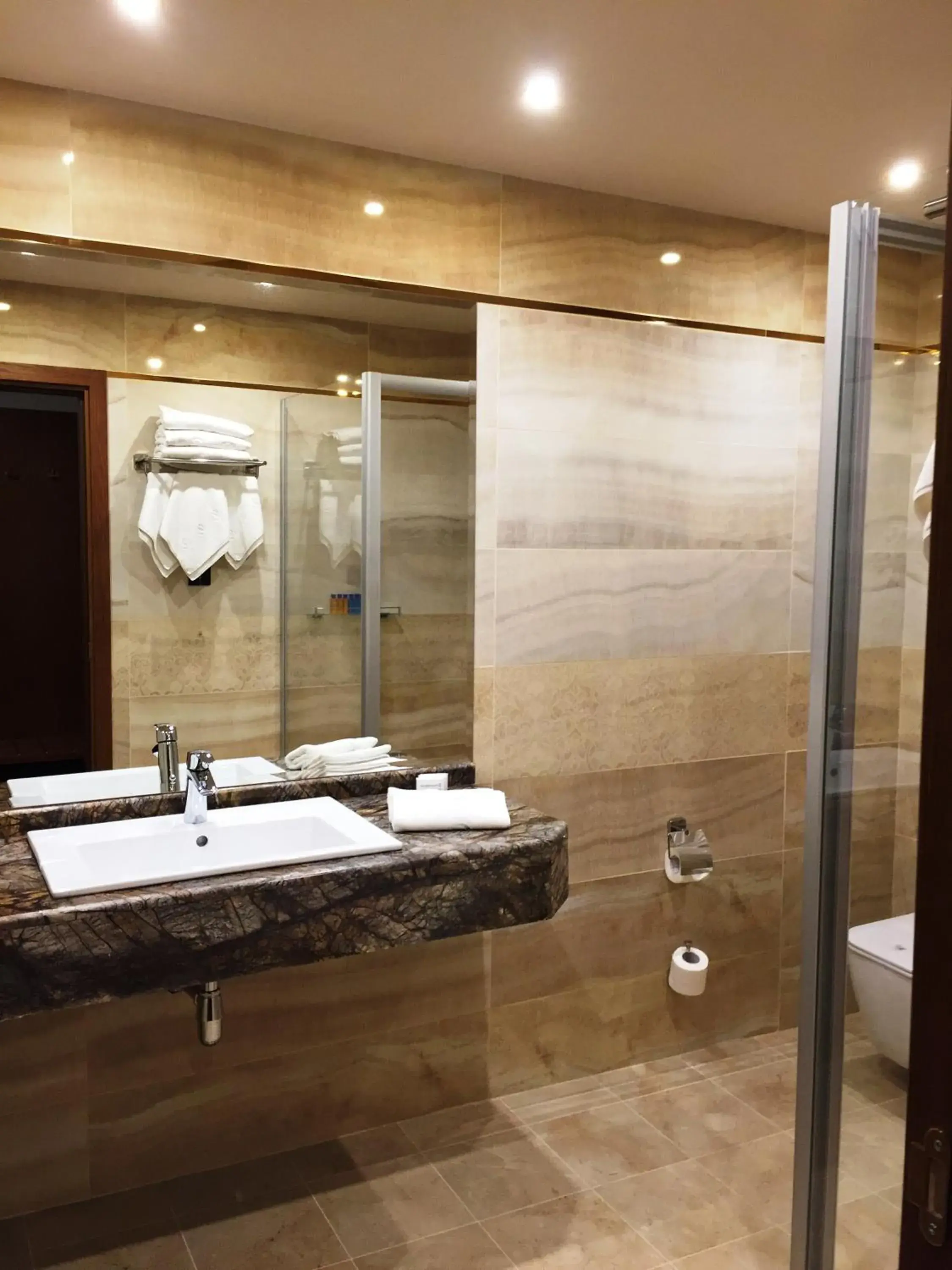 Bathroom in Hotel Golden Tulip Varna
