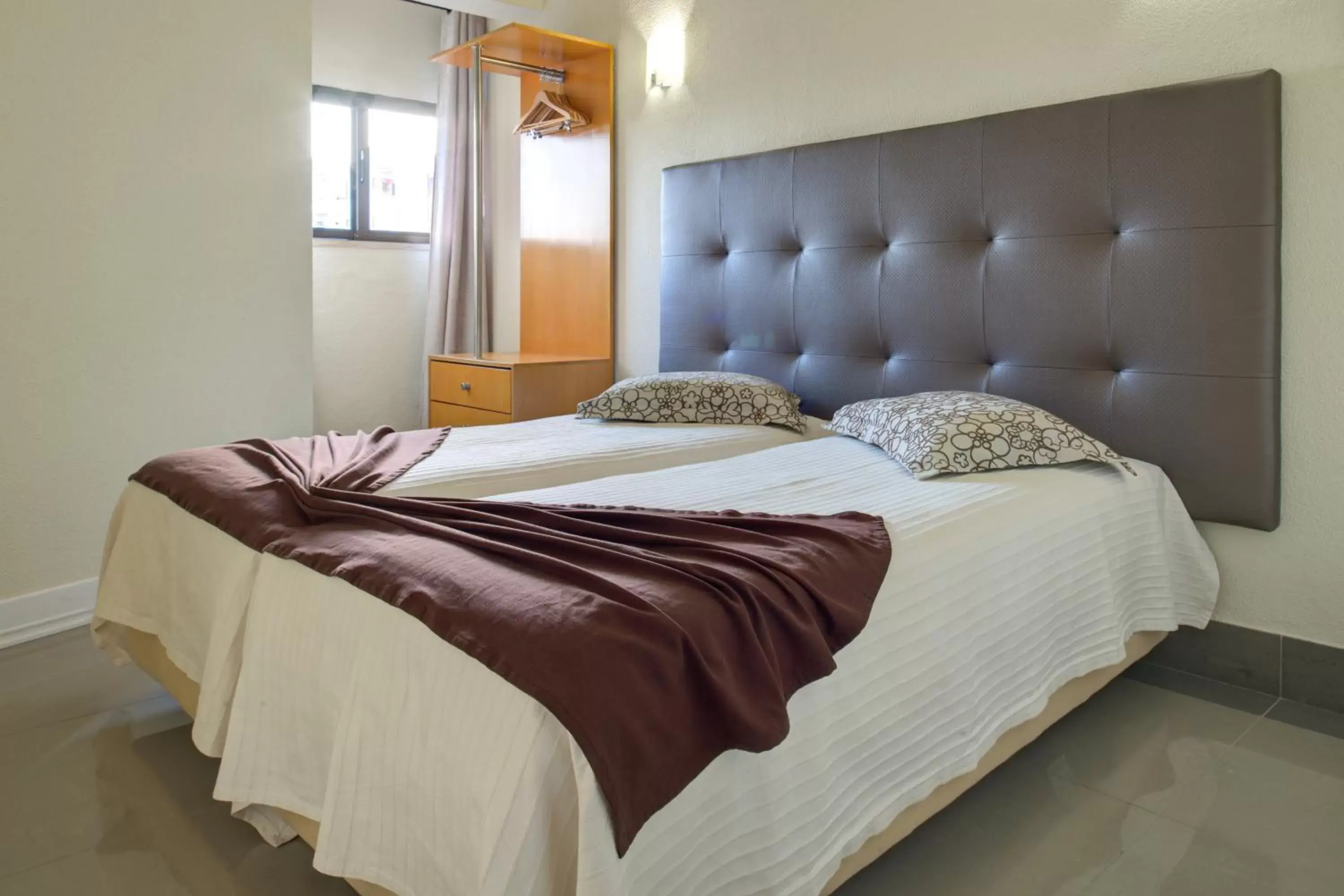 Bedroom, Bed in Choromar Apartments