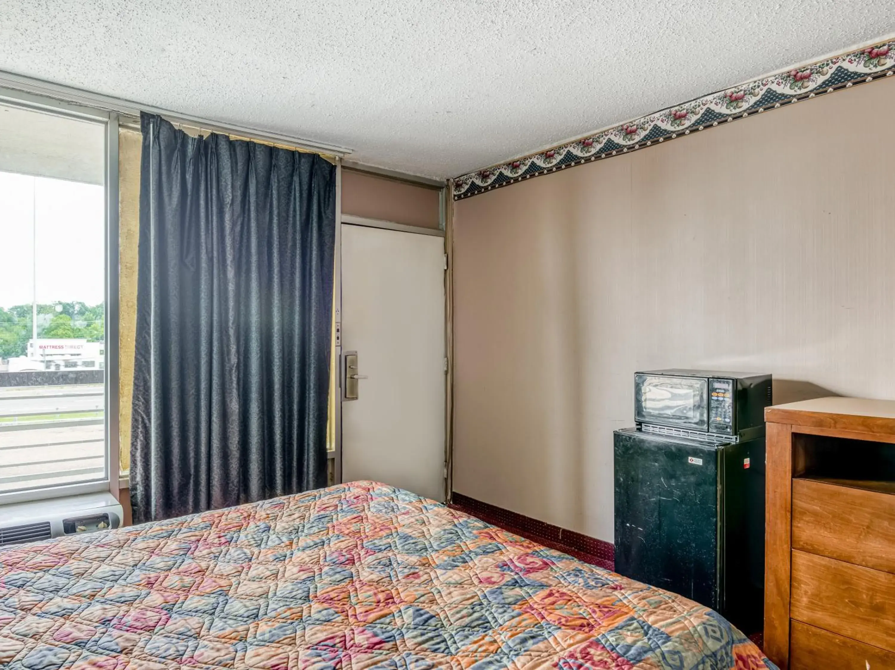 Bedroom, Bed in OYO Hotel Jackson North I-55