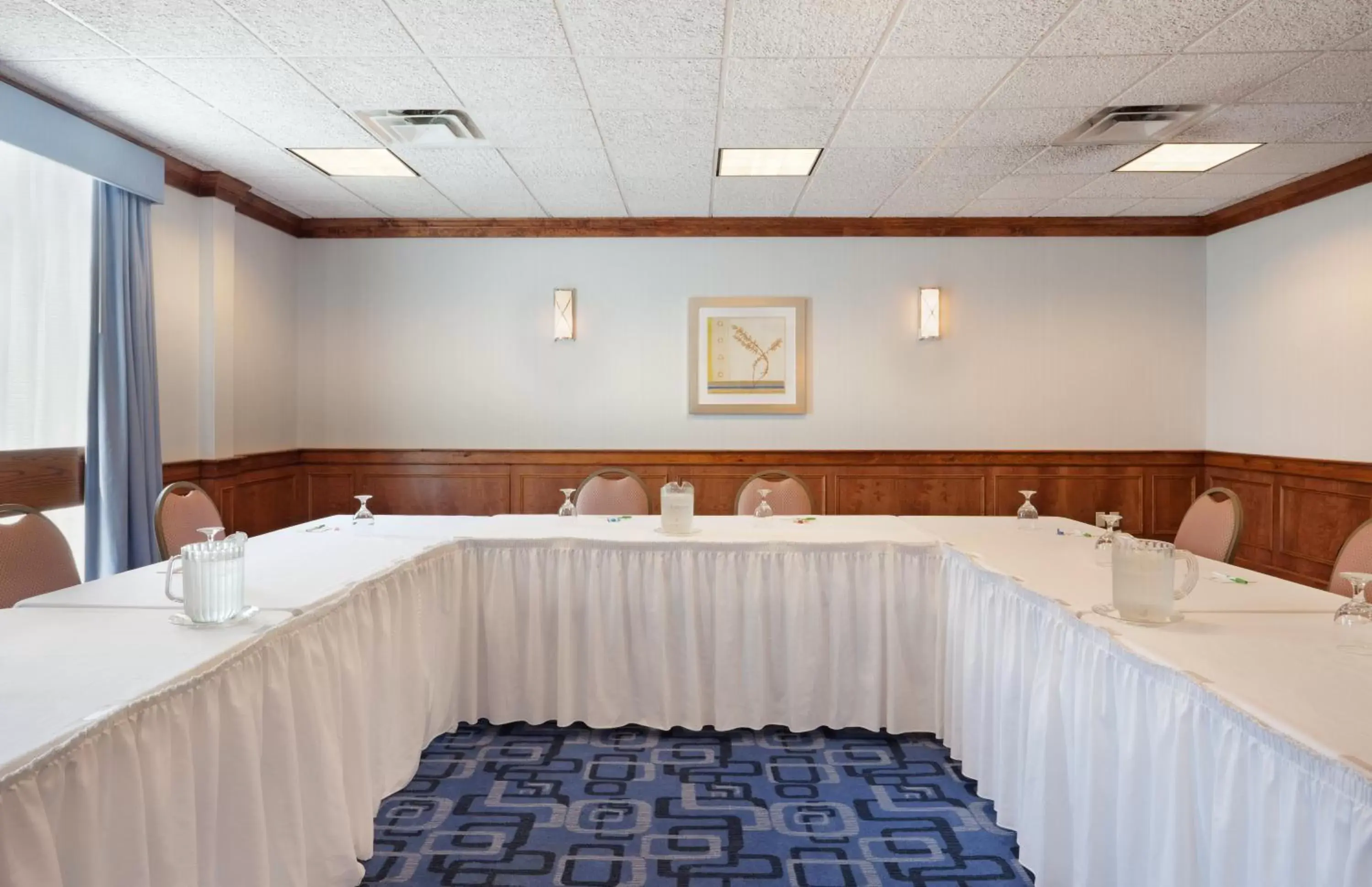 Meeting/conference room in Holiday Inn Cape Cod-Falmouth, an IHG Hotel