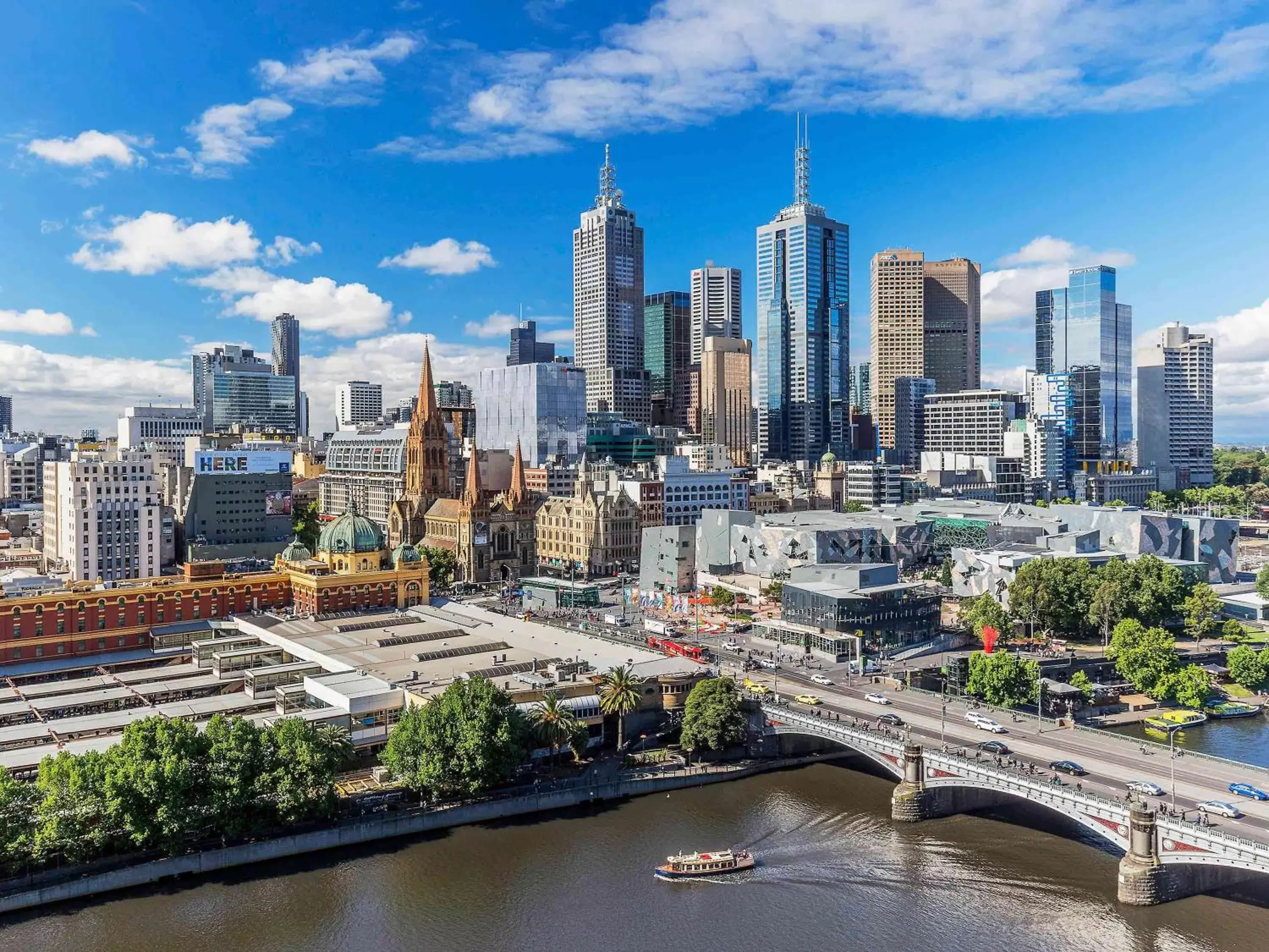 Property building in Quay West Suites Melbourne