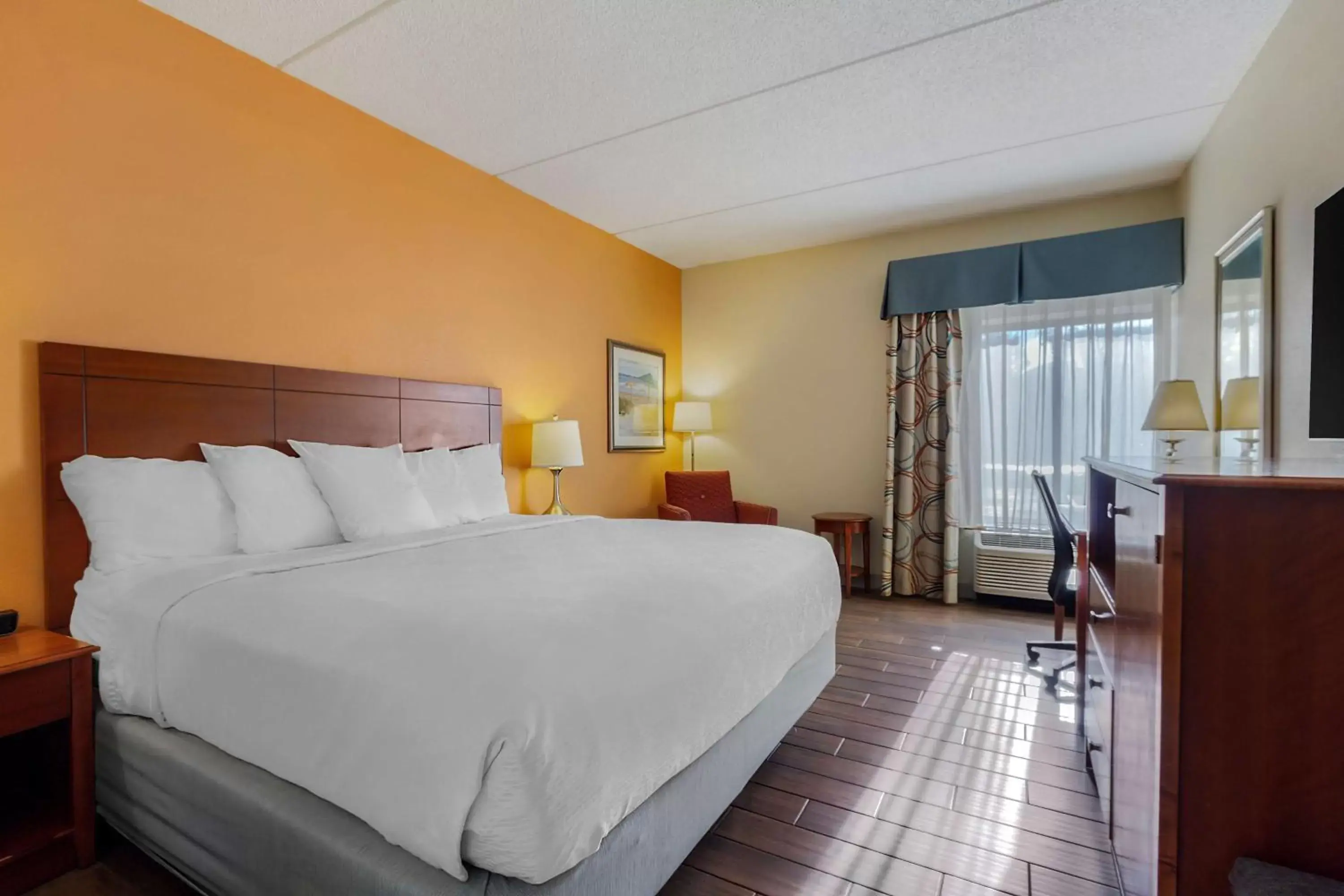 Bedroom, Bed in Best Western Plus Wilmington / Wrightsville Beach