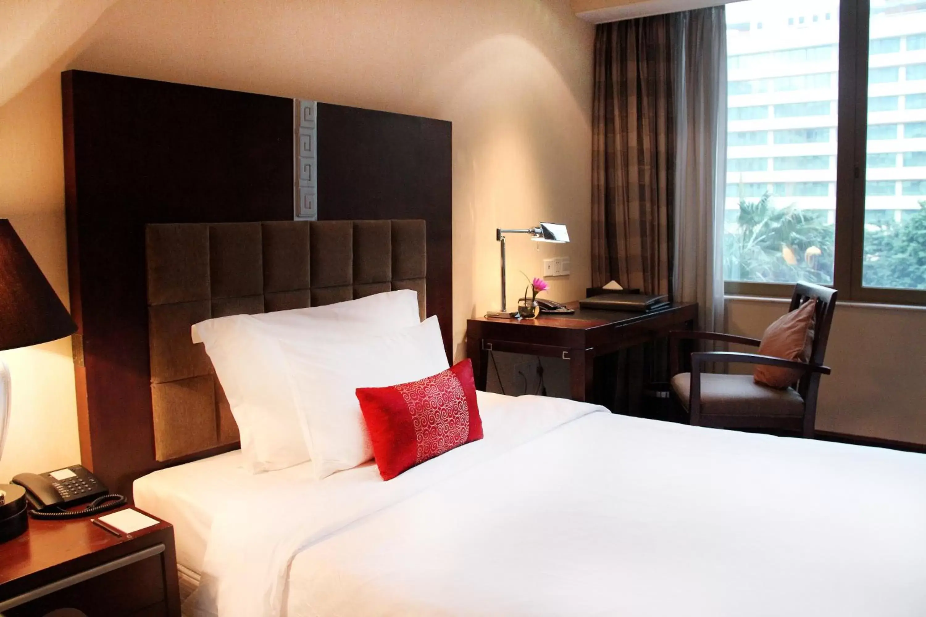 Bed in Dong Fang Hotel Guangzhou, Canton Fair Free Shuttle Bus, Canton Fair Buyer Official Registration