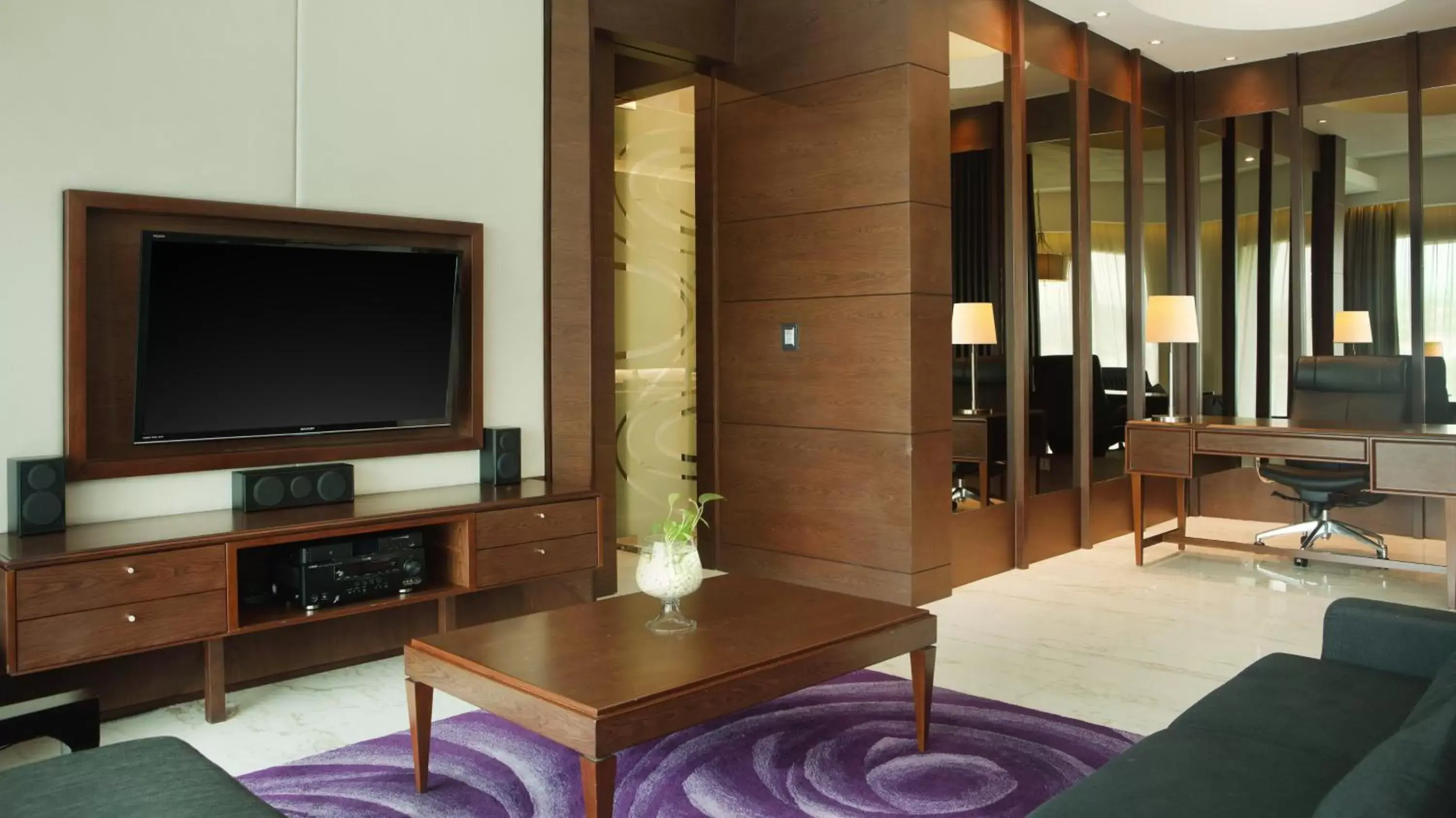 Photo of the whole room, TV/Entertainment Center in Holiday Inn Bandung Pasteur, an IHG Hotel