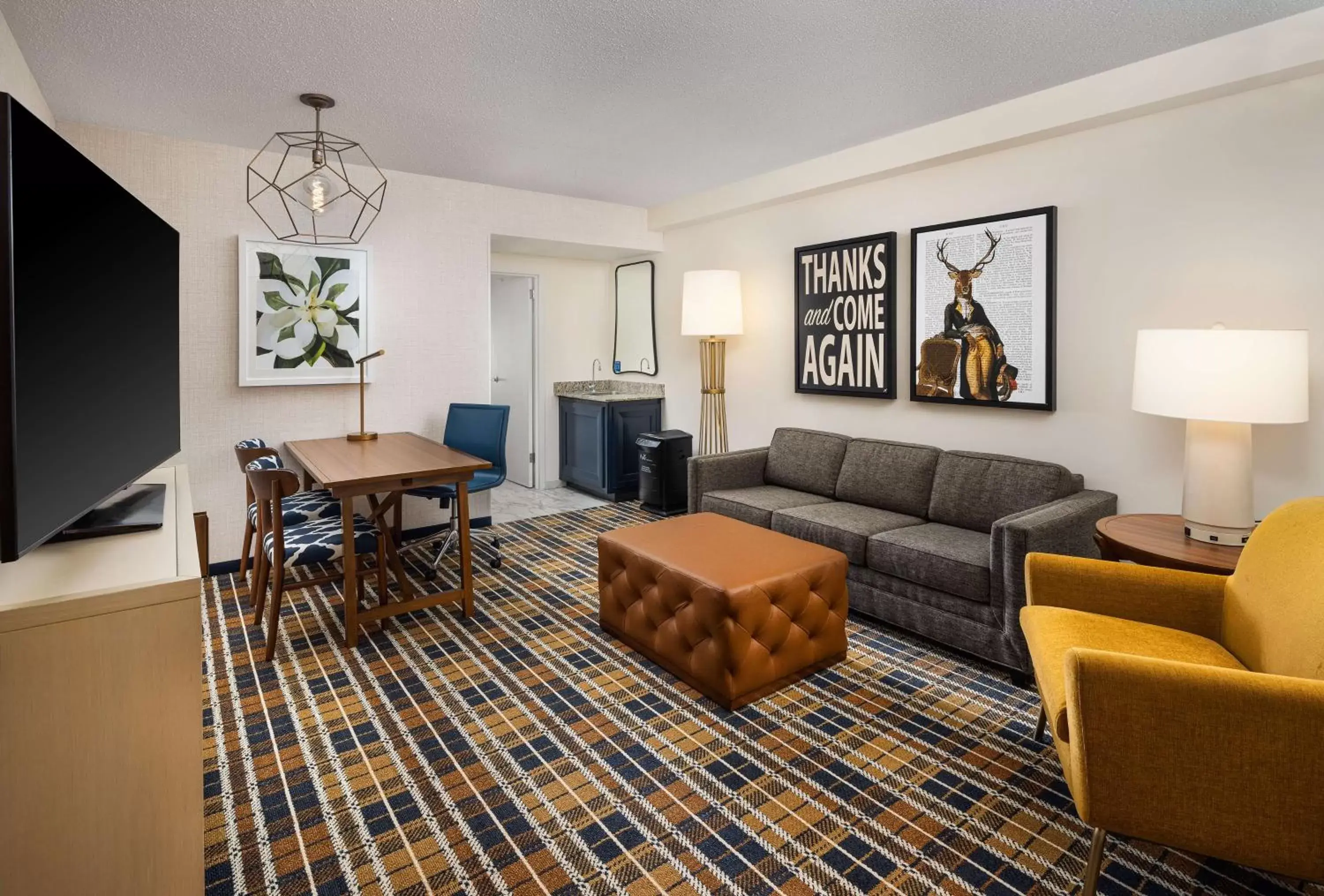 Living room, Seating Area in Embassy Suites by Hilton Atlanta Buckhead
