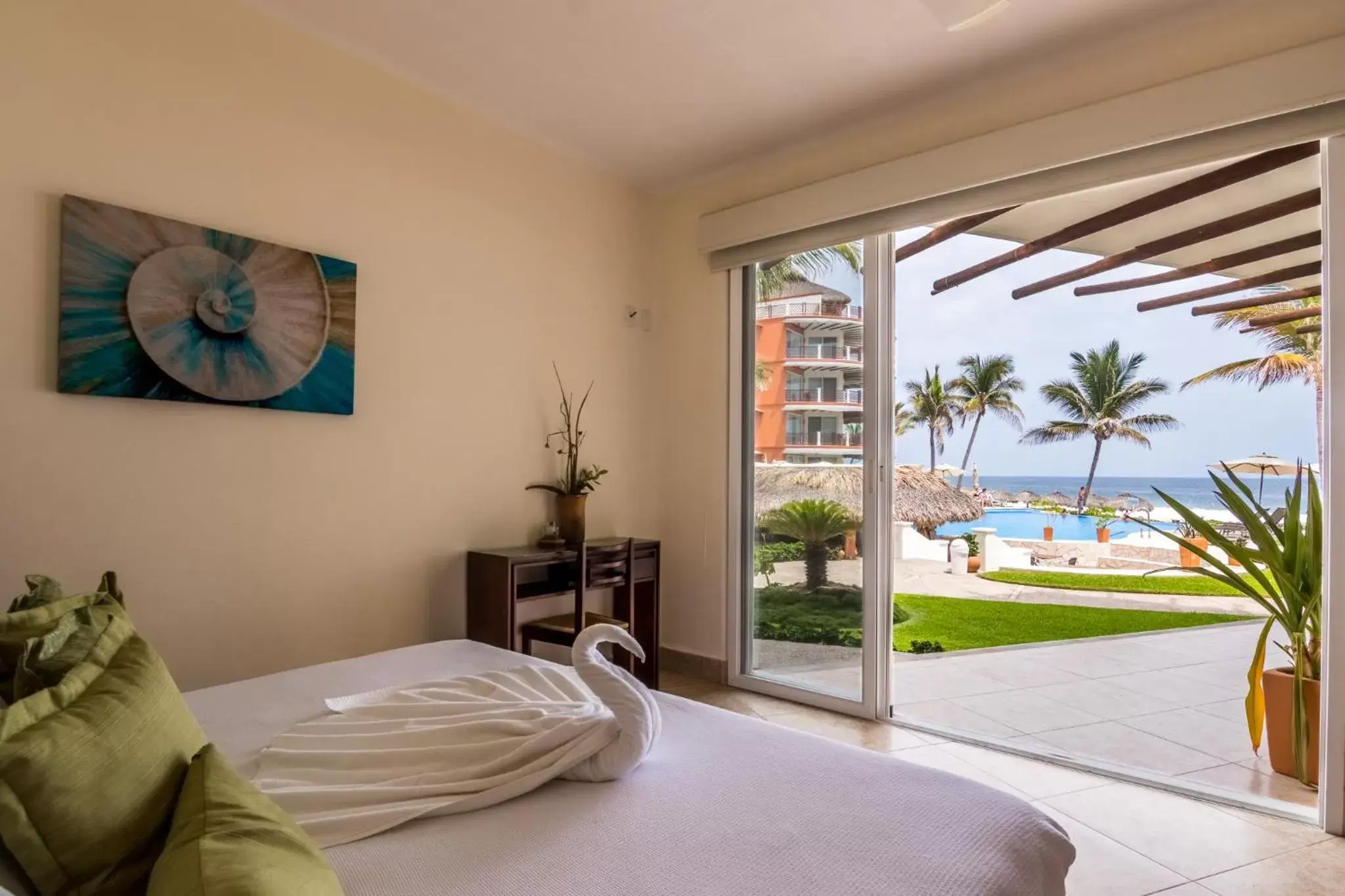 Bedroom, Pool View in Vivo Resorts