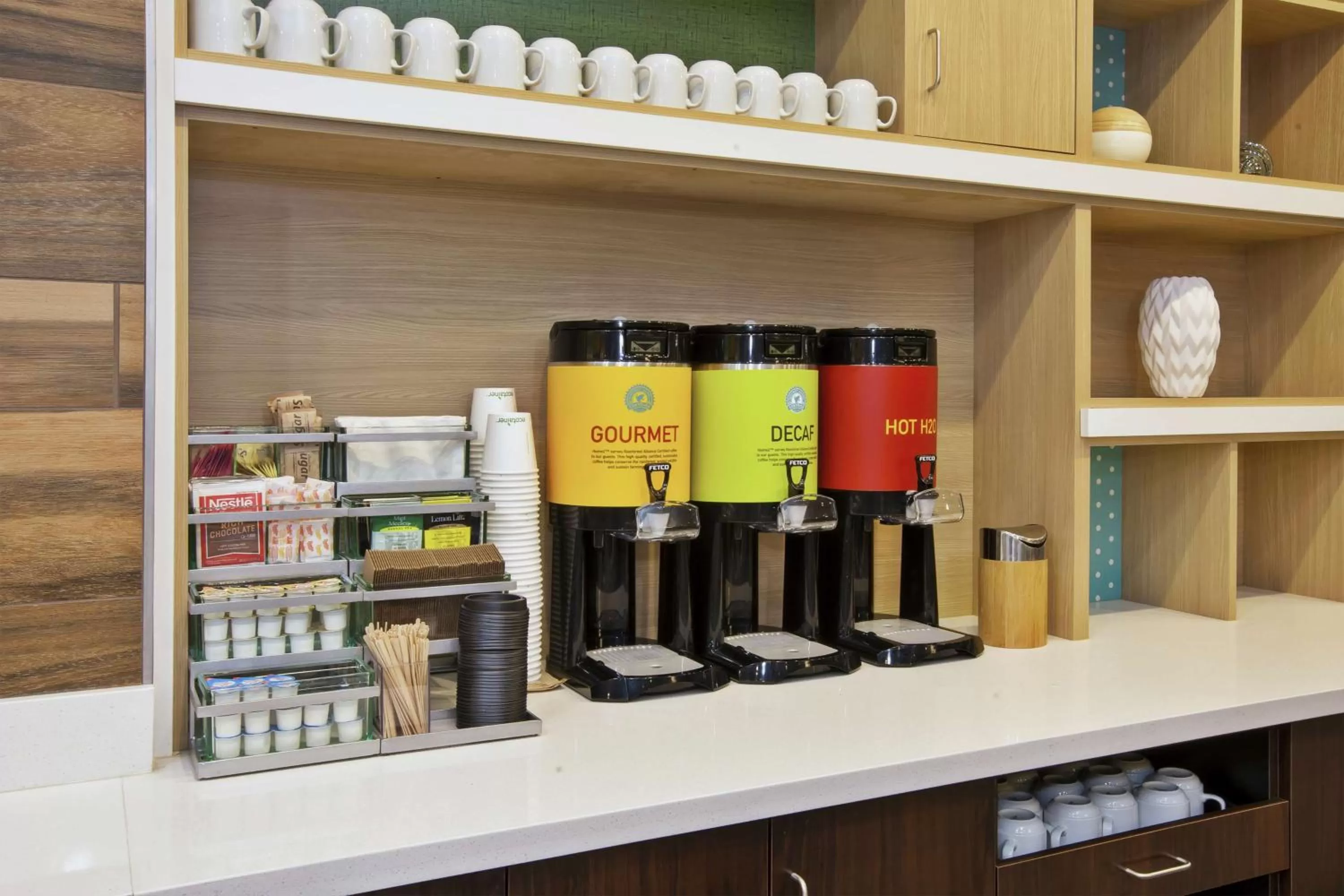 Dining area in Home2 Suites By Hilton West Bloomfield, Mi