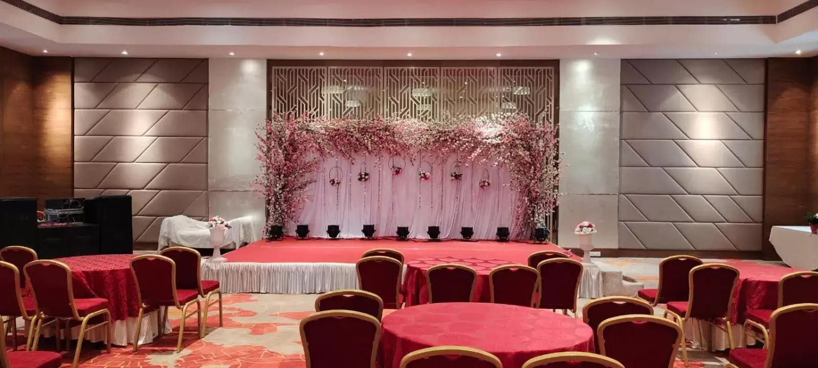 Banquet/Function facilities, Banquet Facilities in Royal Orchid Central Grazia, Navi Mumbai