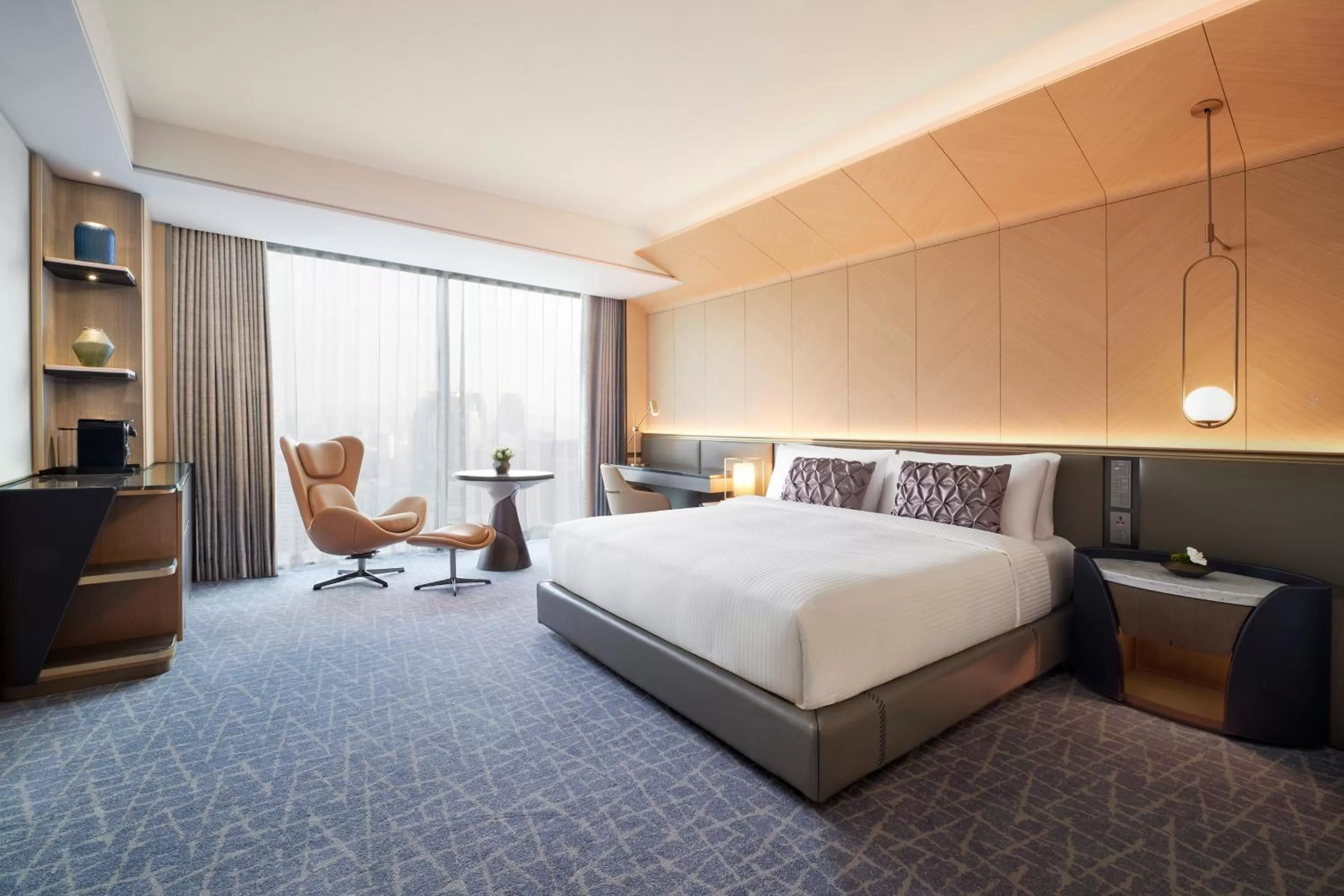 Property building, Bed in Fairmont Ambassador Seoul