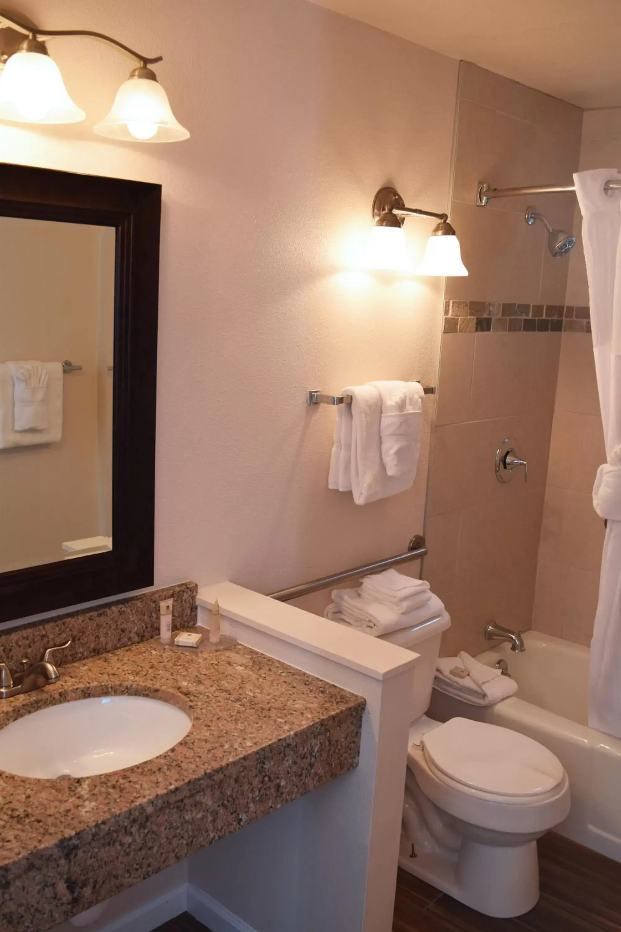 Shower, Bathroom in Alpine Trail Ridge Inn