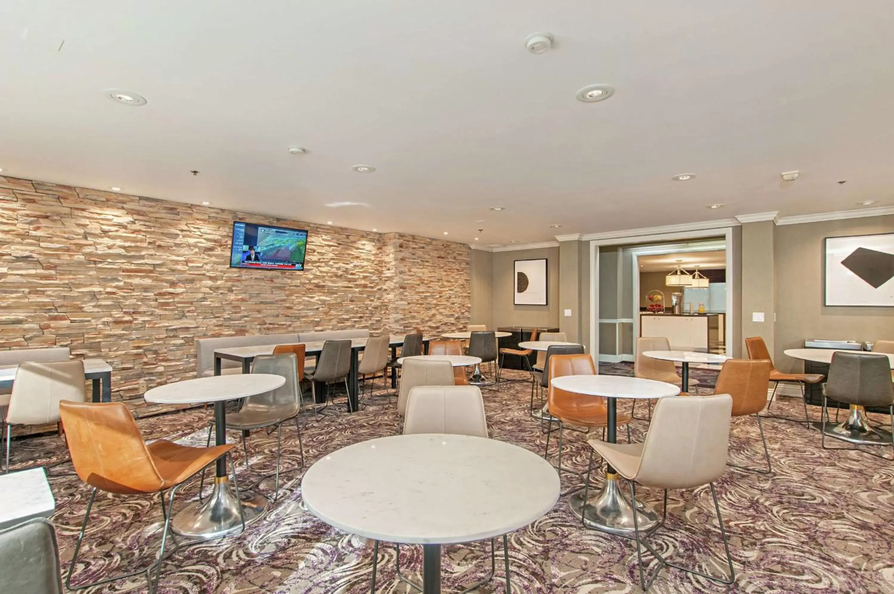 Dining area, Restaurant/Places to Eat in Hampton Inn by Hilton San Diego - Kearny Mesa