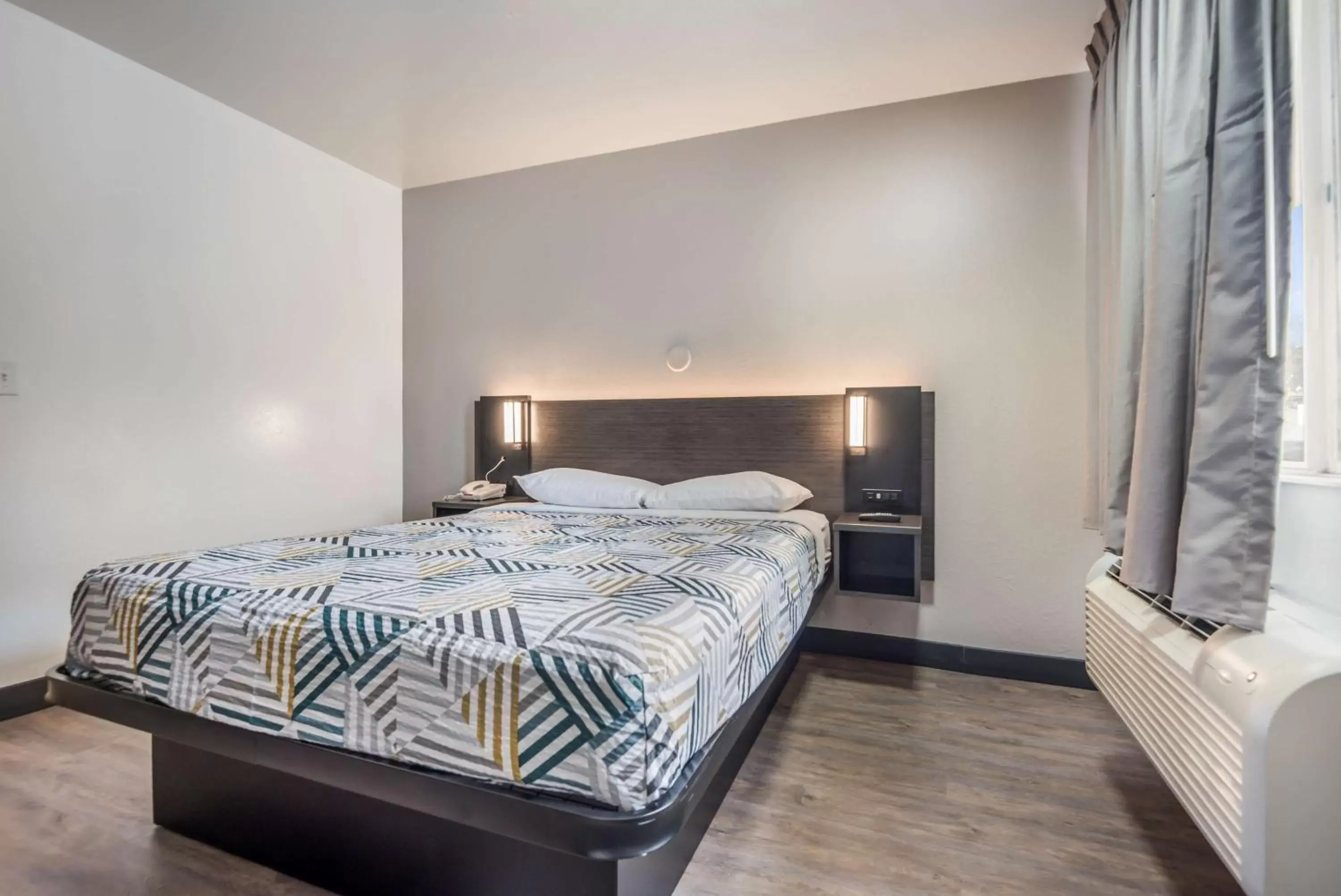 Photo of the whole room, Bed in Motel 6-College Station, TX - Bryan Photo of the whole room, Bed in Motel 6-College Station, TX - Bryan